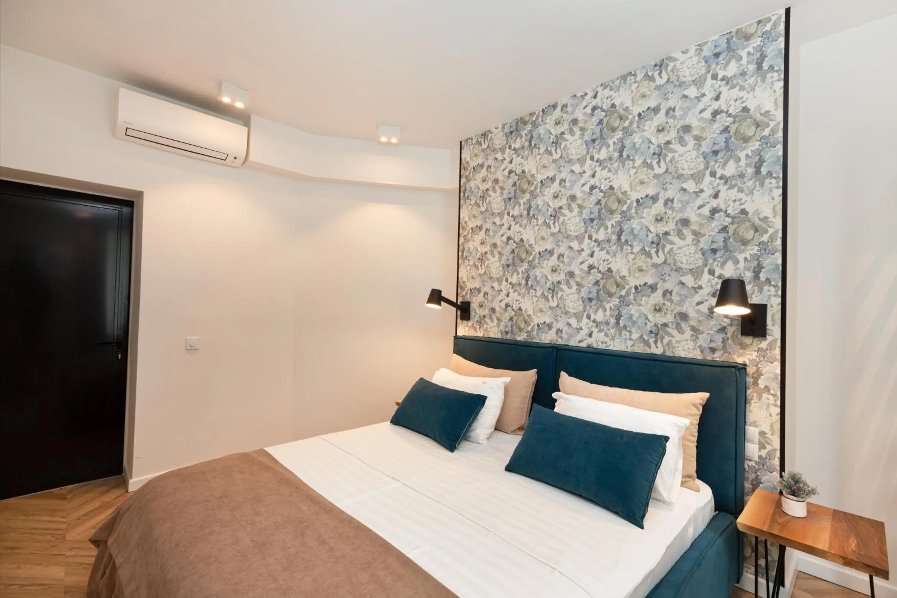 Bedroom, Bed in Metropole Apartments Royal Residence