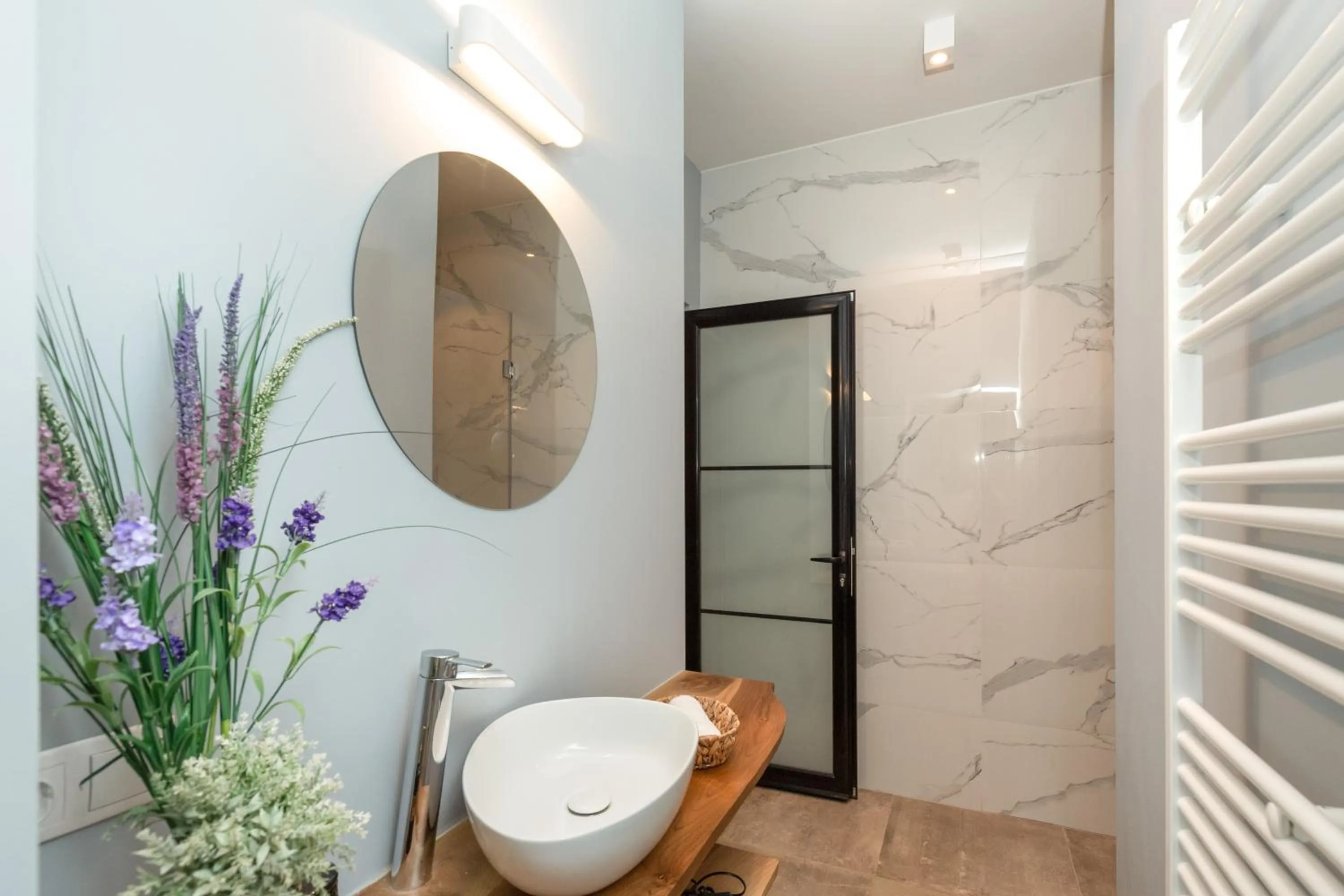 Bathroom in Metropole Apartments Royal Residence