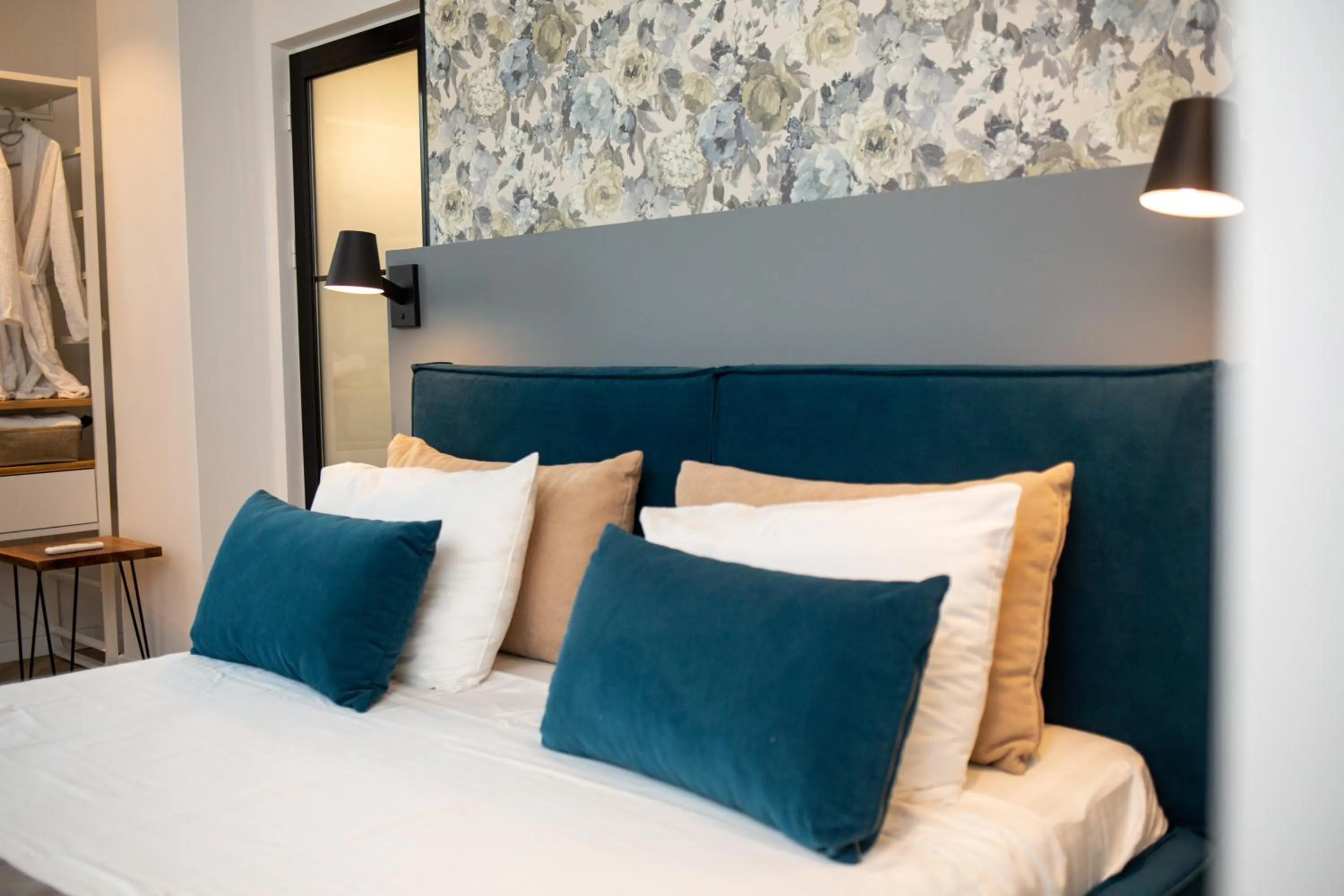 Bedroom, Bed in Metropole Apartments Royal Residence