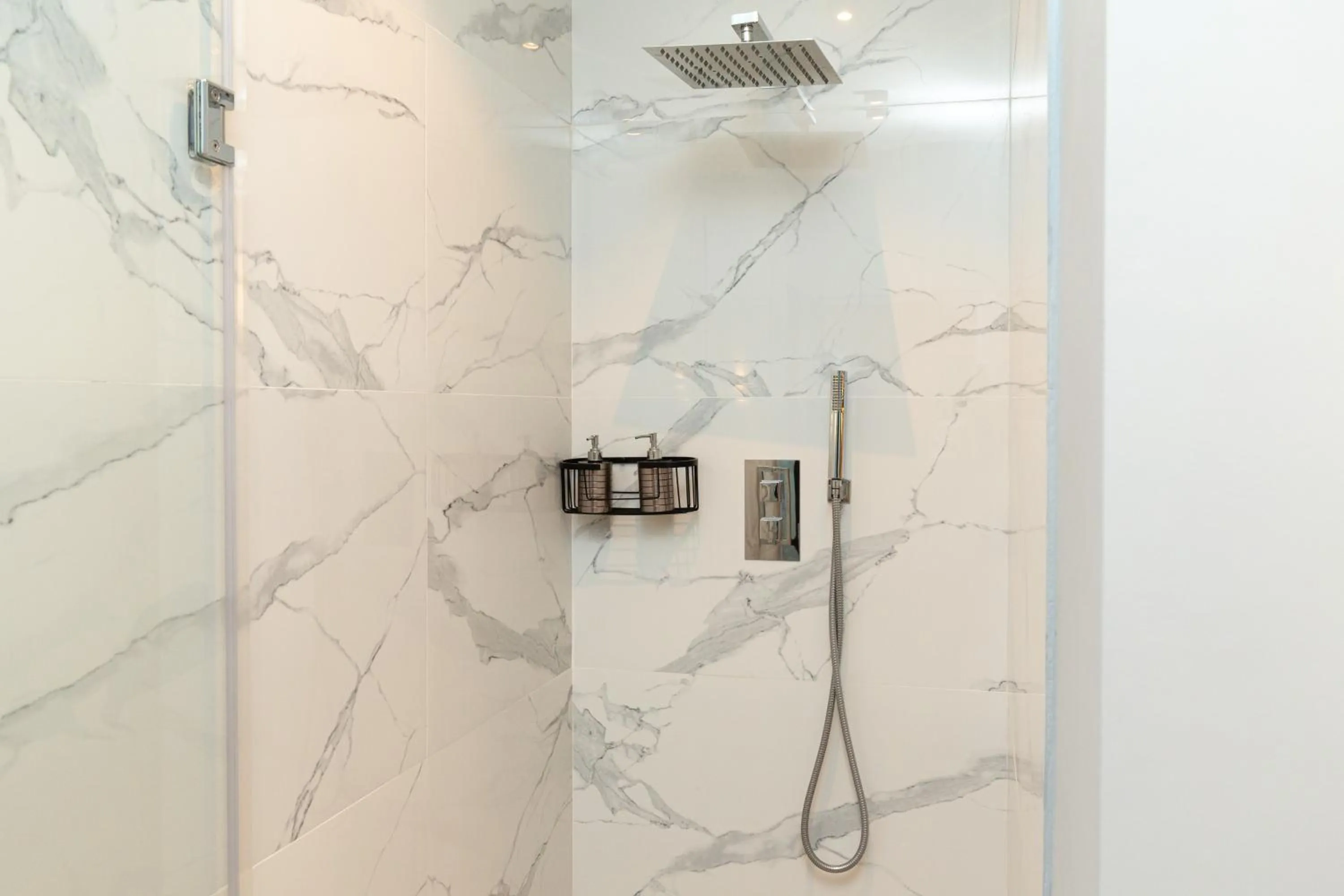 Bed in Metropole Apartments Royal Residence