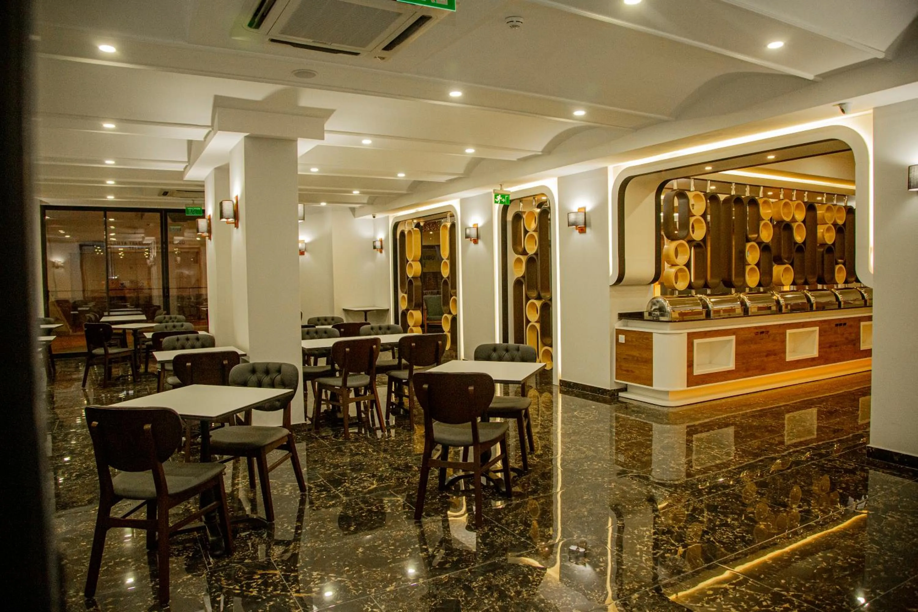 Restaurant/places to eat in Sette Serenity Hotel