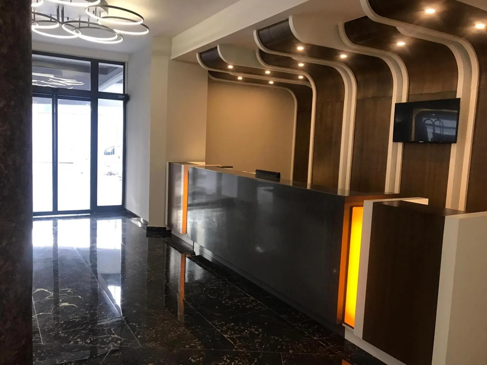 Communal lounge/ TV room in Sette Serenity Hotel