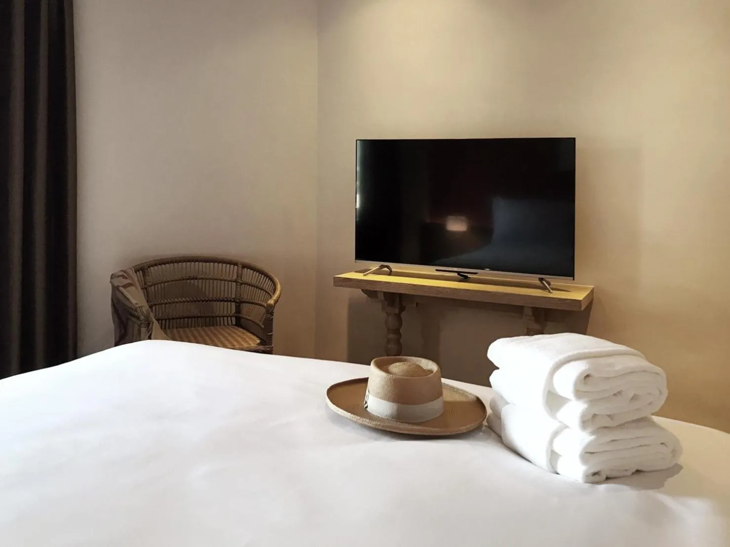 TV and multimedia, Bed in The Raintree Hotel Chiang Mai