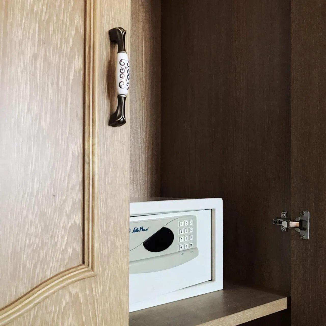 safe in The Raintree Hotel Chiang Mai