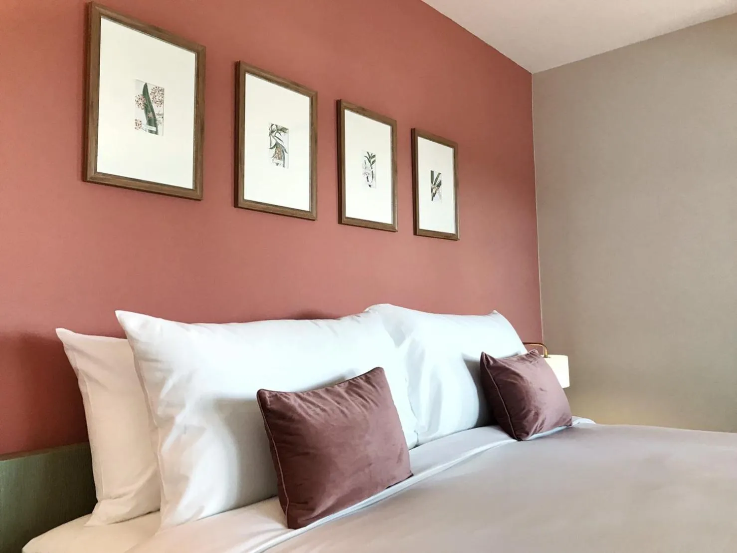 Bedroom, Bed in The Raintree Hotel Chiang Mai