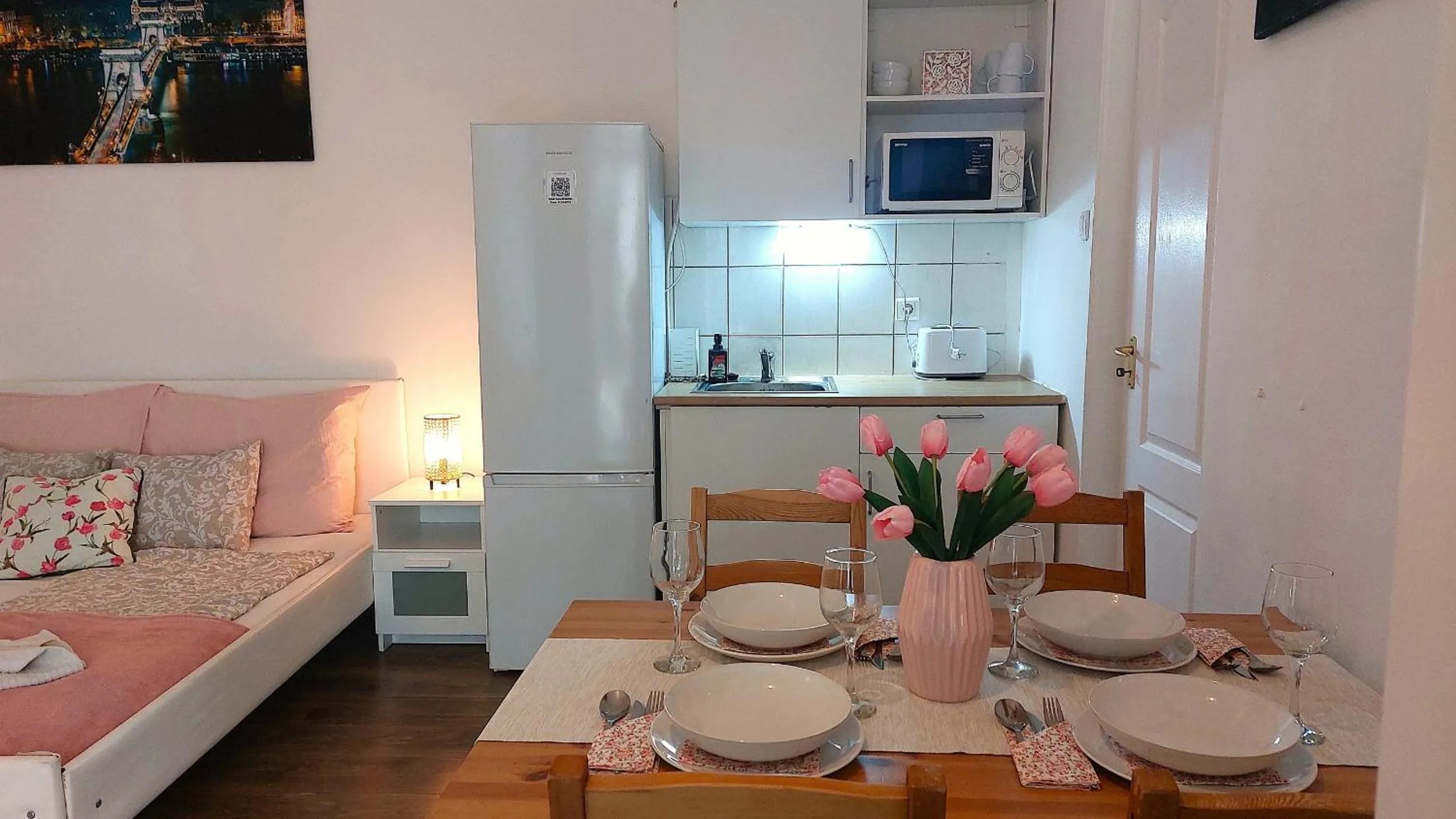GoodMo Budapest Smart Rooms