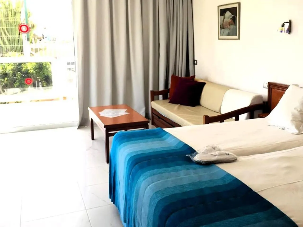 Living room, Bed in Hotel Europalace