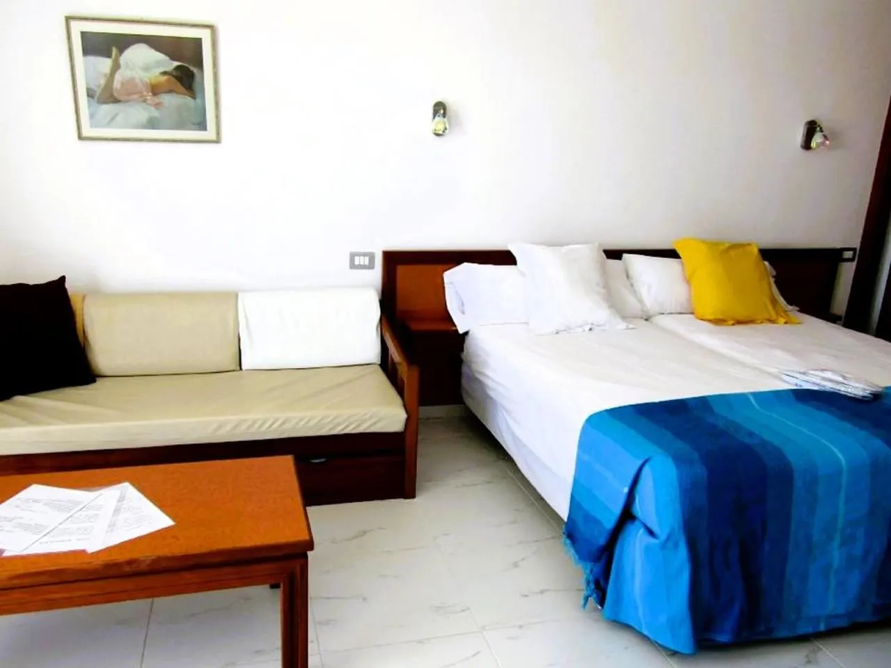 Living room, Bed in Hotel Europalace