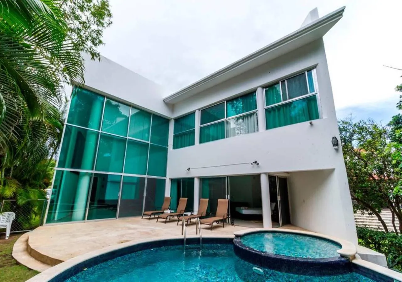 Property building in Private Pool Villa, Walk to Beach & 5th Ave