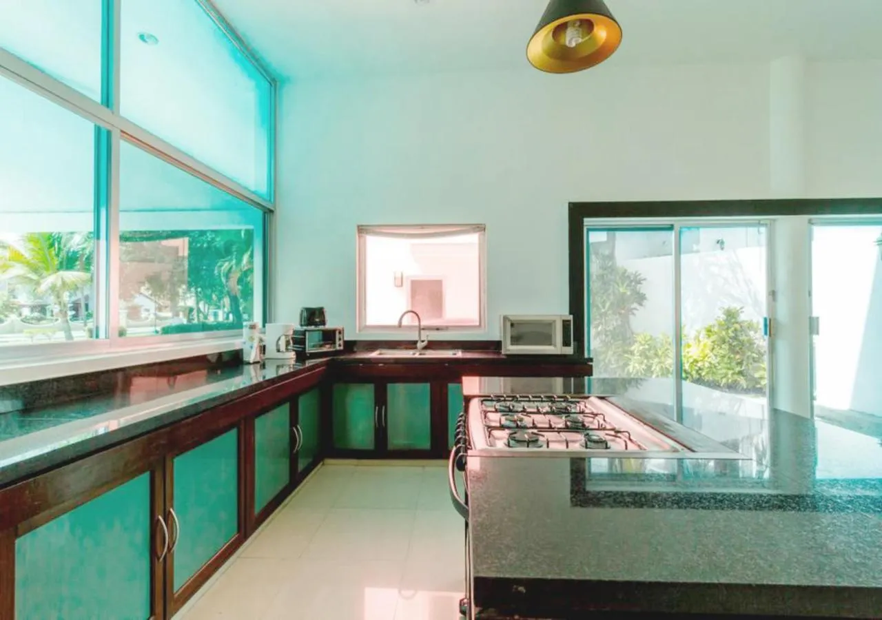 kitchen in Private Pool Villa, Walk to Beach & 5th Ave