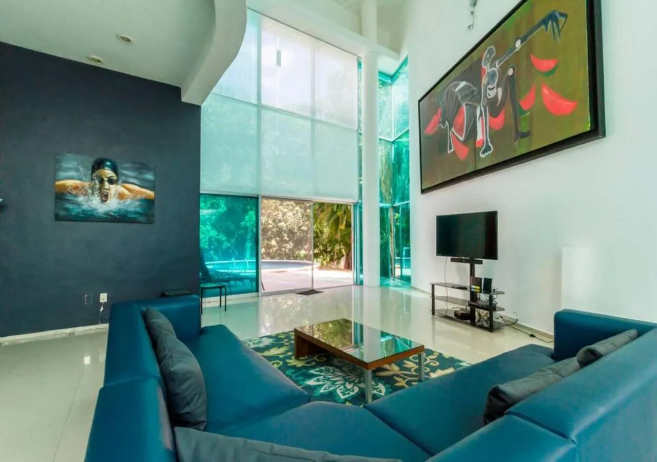 Living room in Private Pool Villa, Walk to Beach & 5th Ave