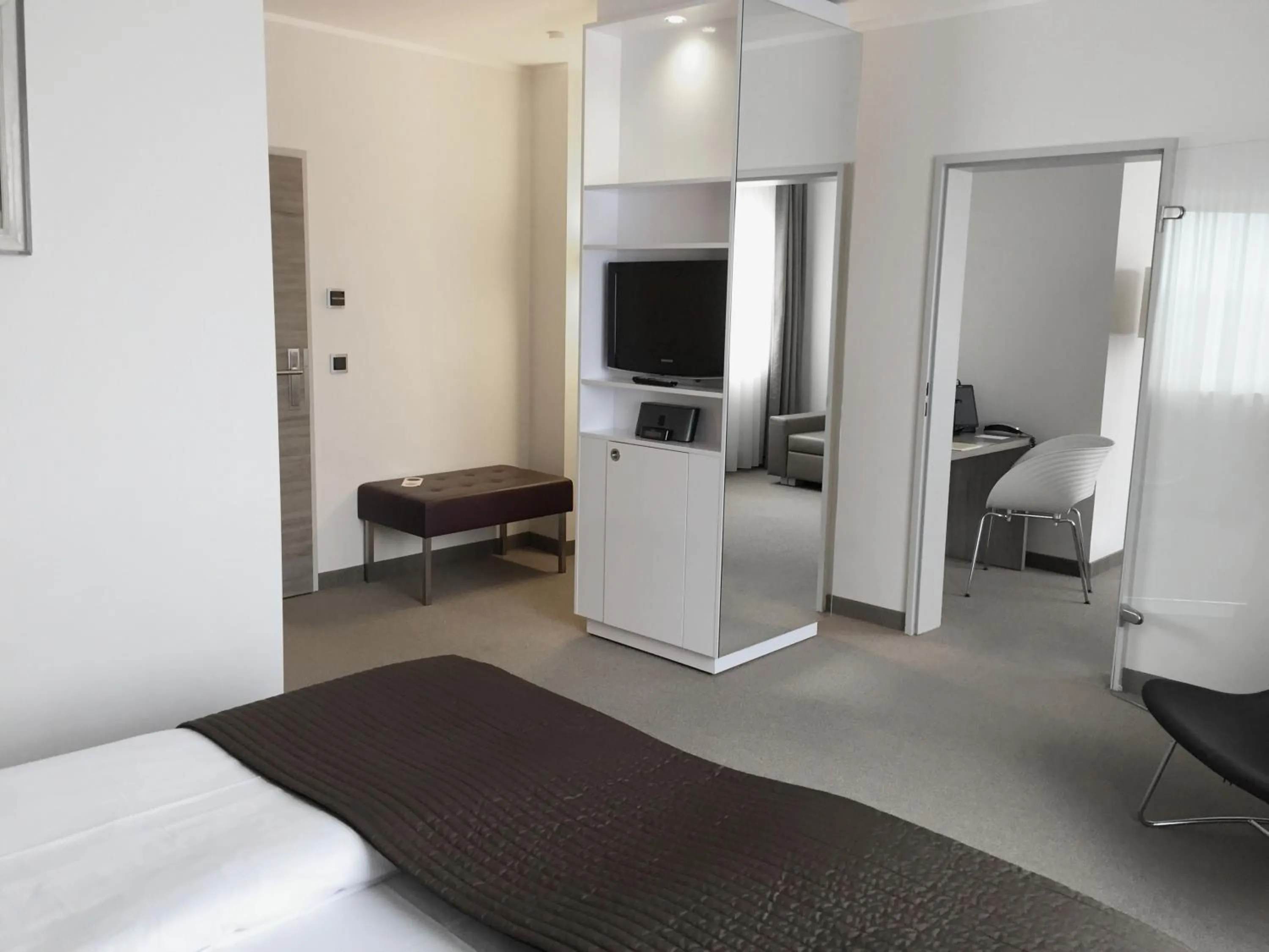 Photo of the whole room, Bed in Hotel Schweizer Hof