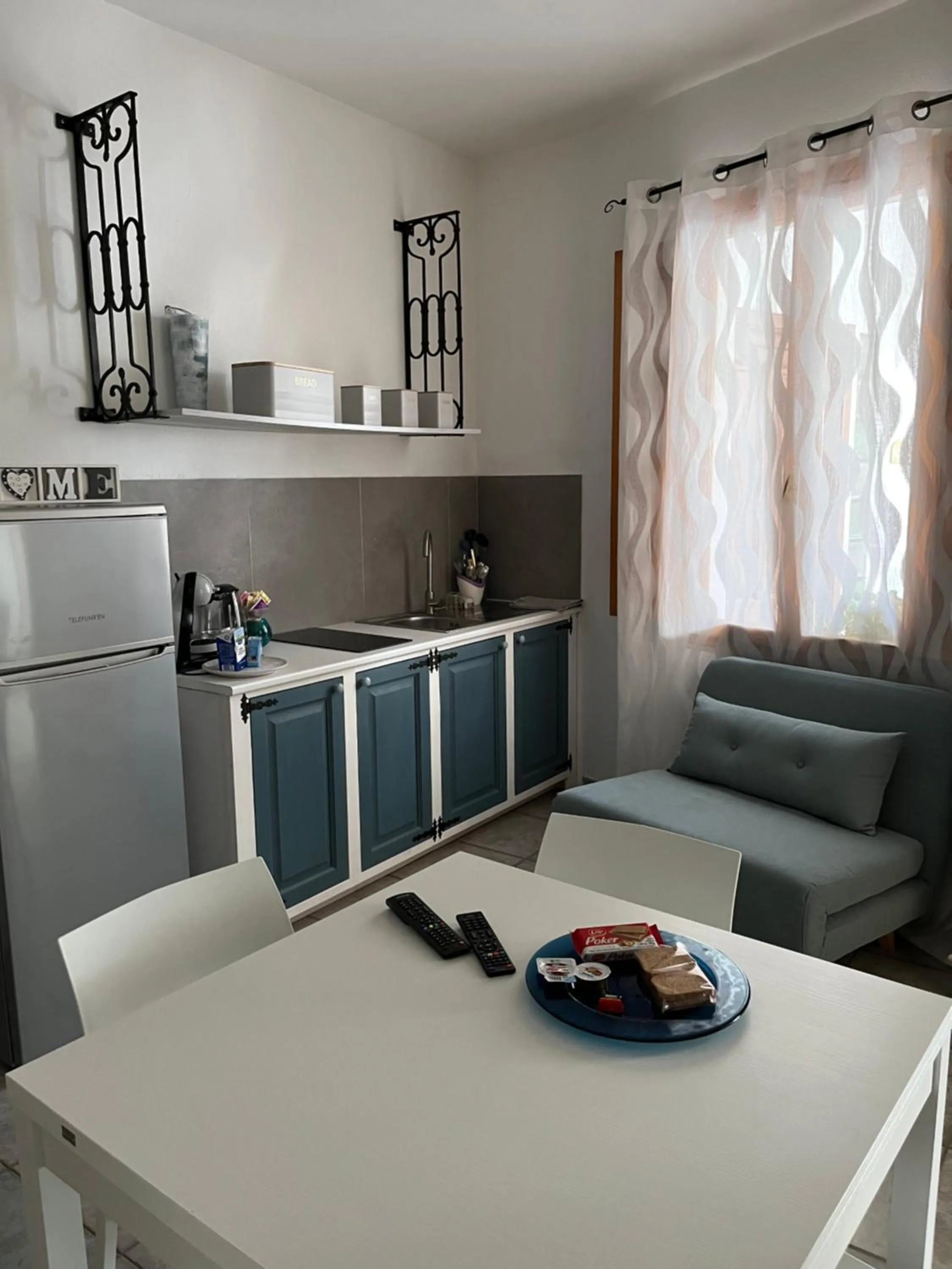 Coffee/tea facilities in B&B Roseddu