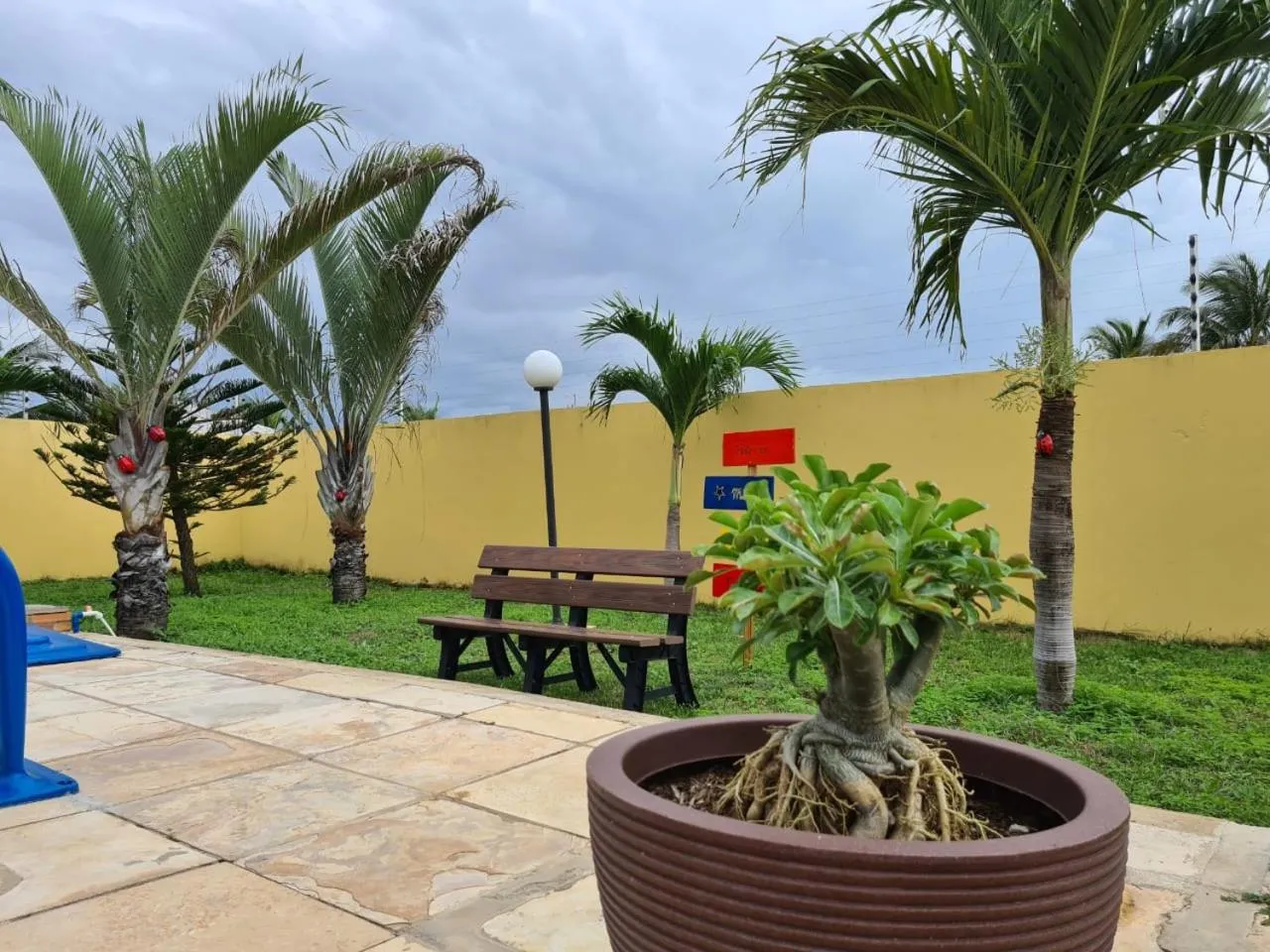 Seating area in Pousada Sonho de Mar