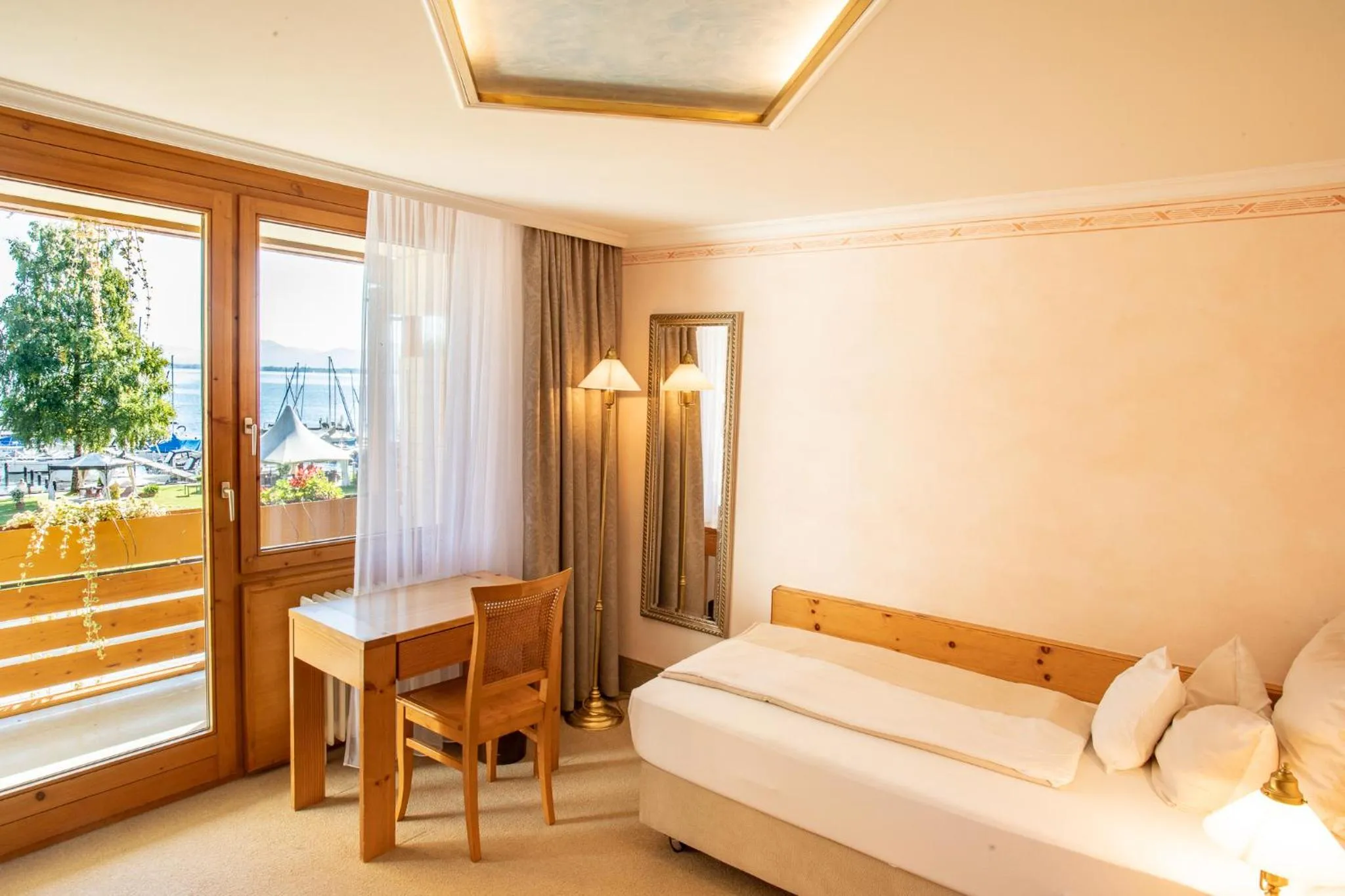 Photo of the whole room, Bed in Yachthotel Chiemsee GmbH