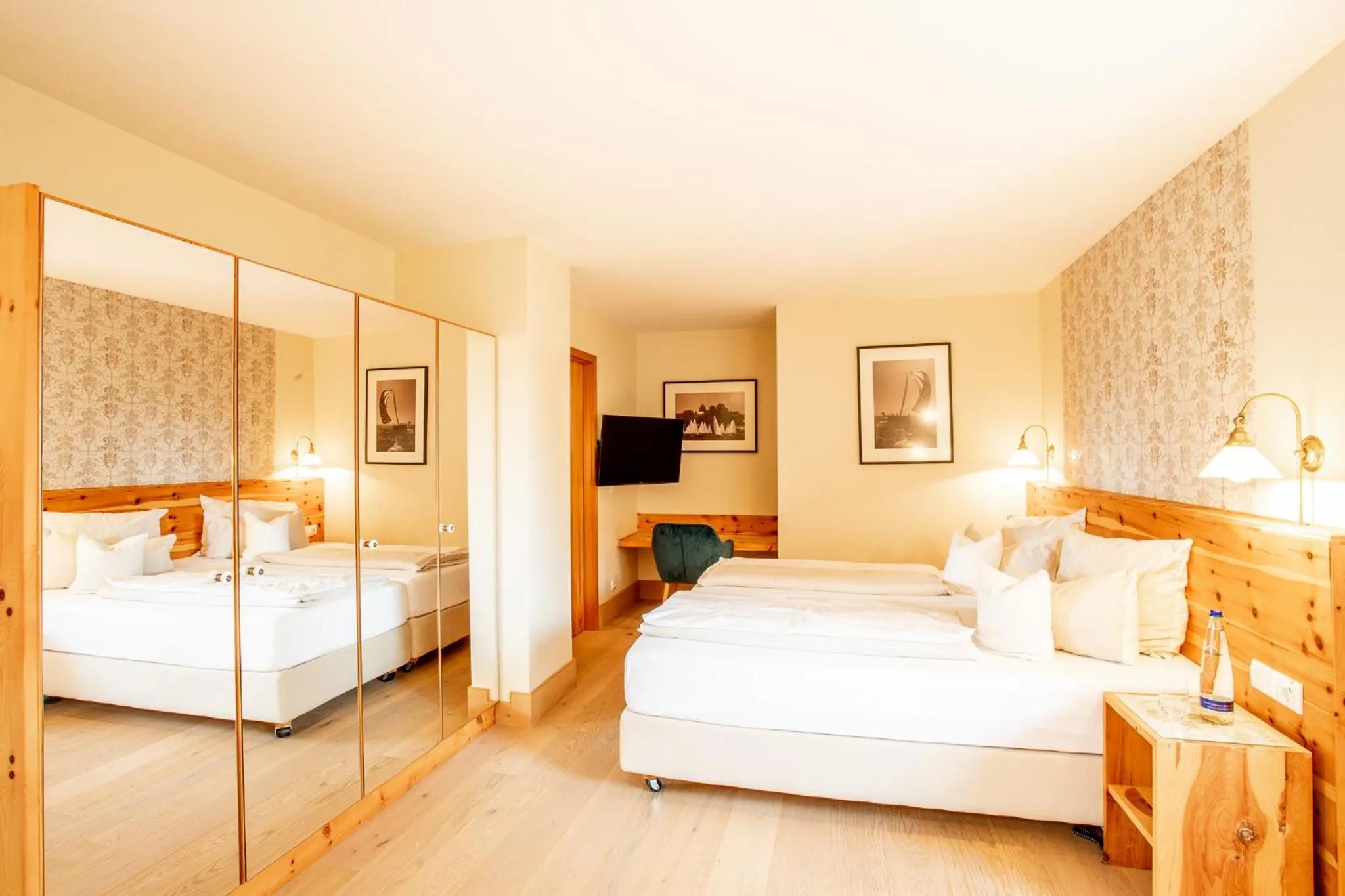 Photo of the whole room, Bed in Yachthotel Chiemsee GmbH