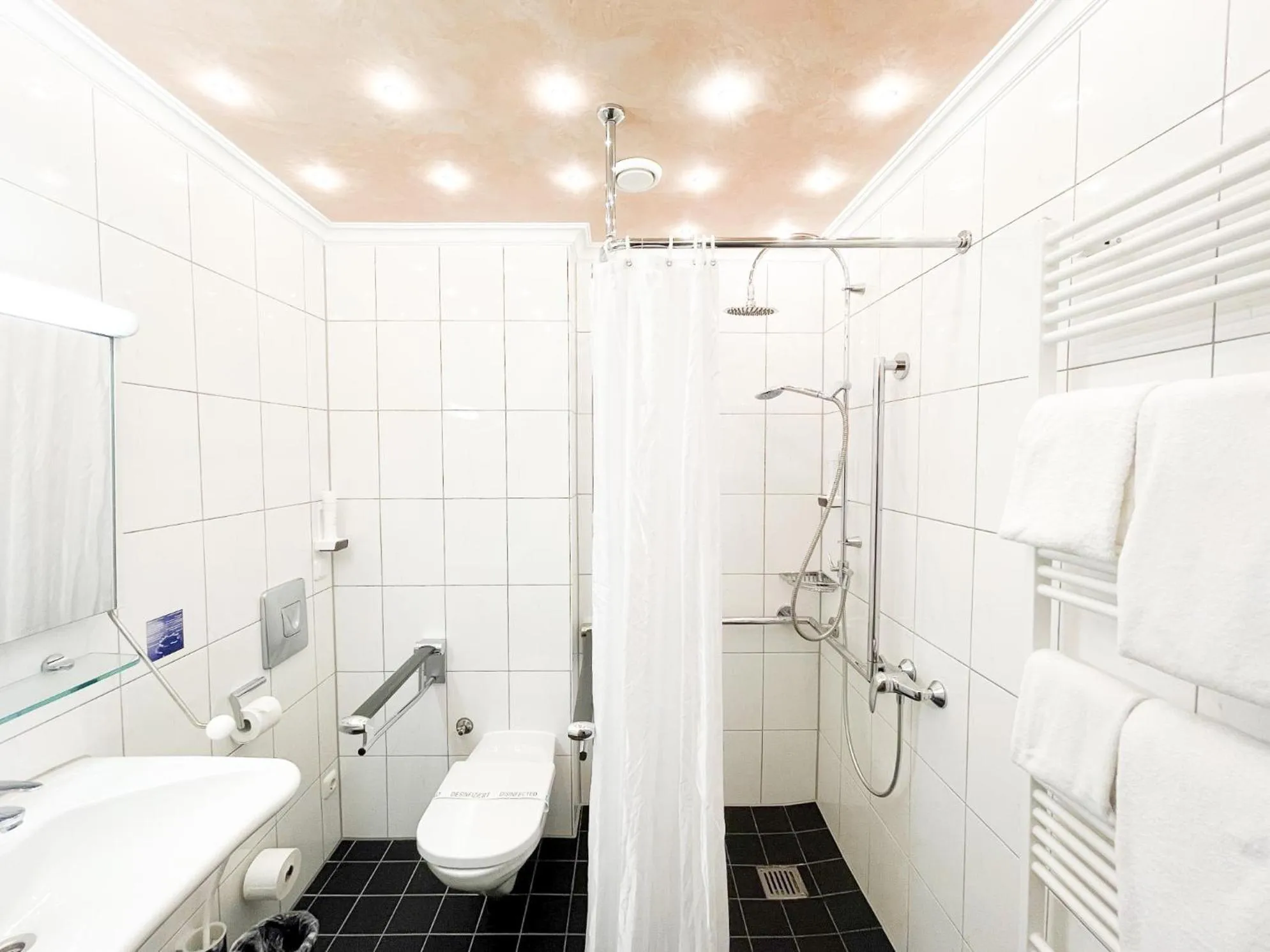 Bathroom in Yachthotel Chiemsee GmbH