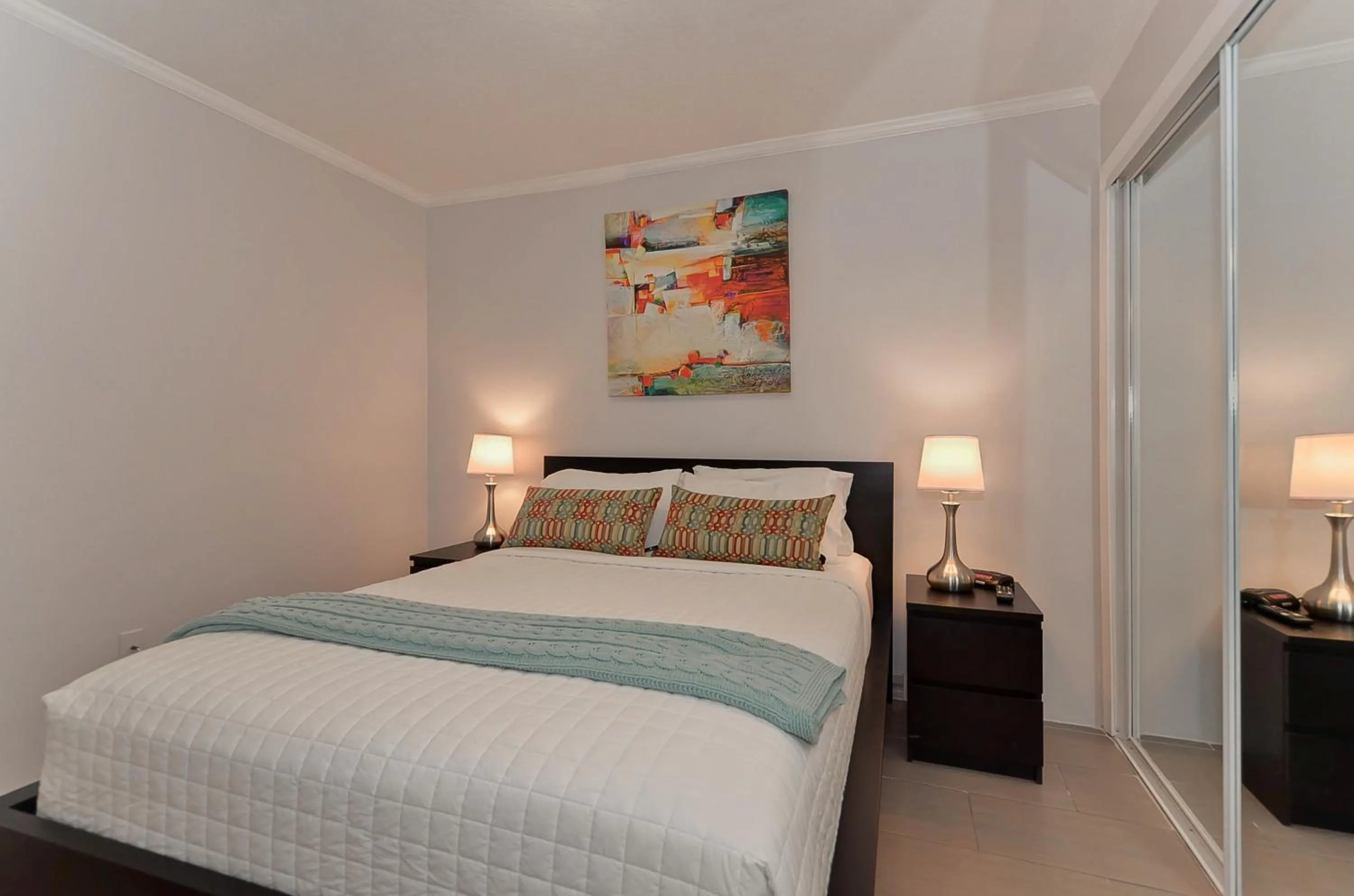 Bed in 227-WIFI, New Paint, AMAZING Views, Close to BUCS stadium