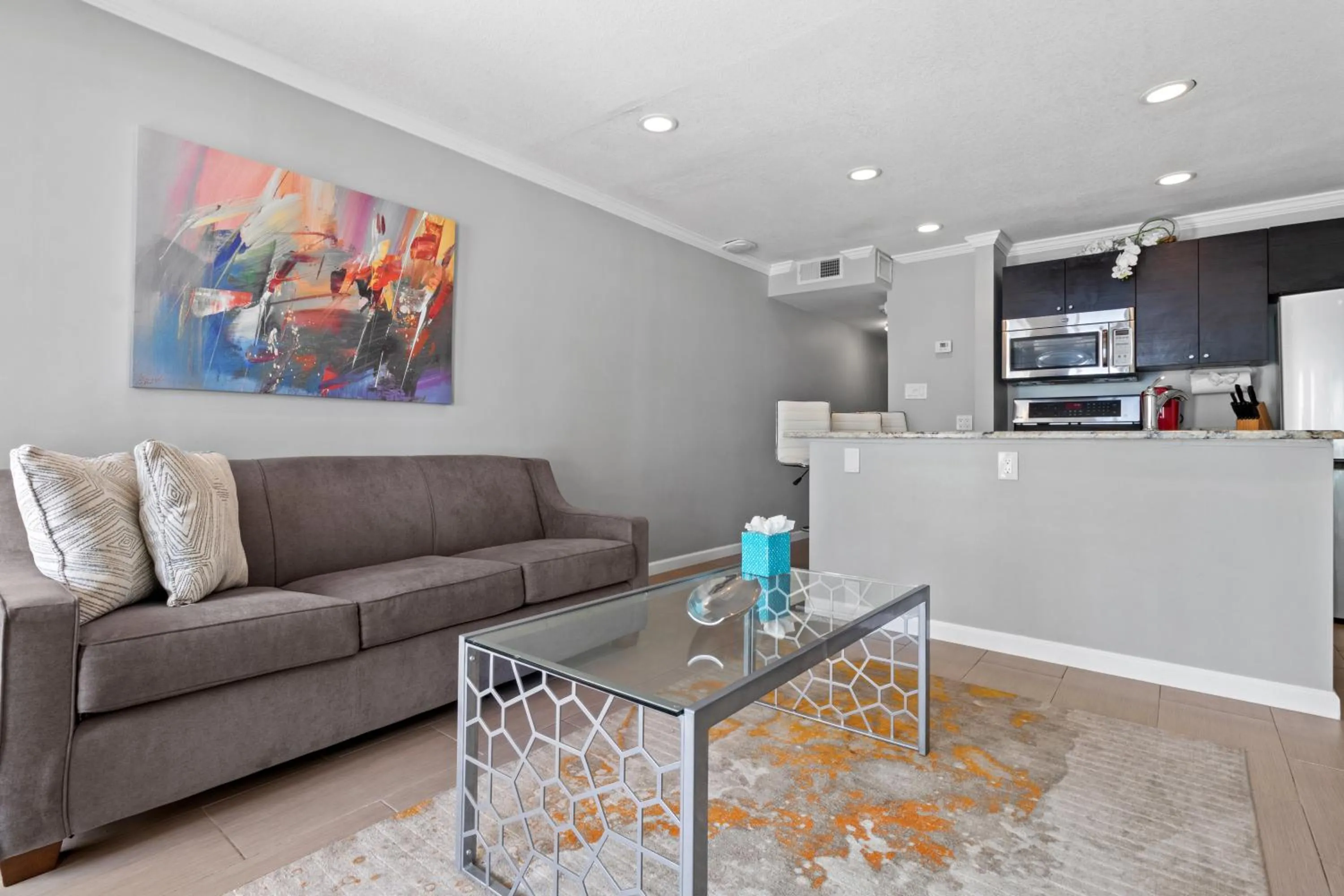 Kitchen or kitchenette in 227-WIFI, New Paint, AMAZING Views, Close to BUCS stadium