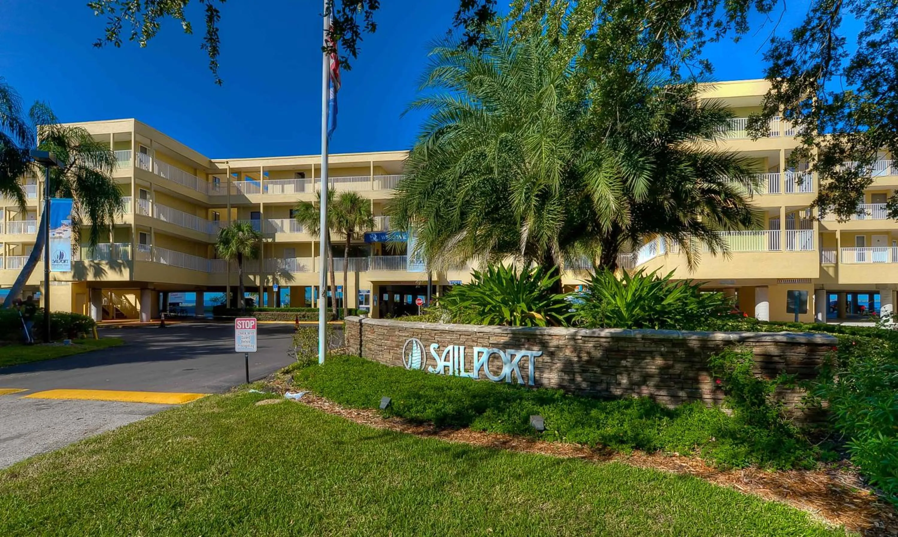 Property building in 227-WIFI, New Paint, AMAZING Views, Close to BUCS stadium