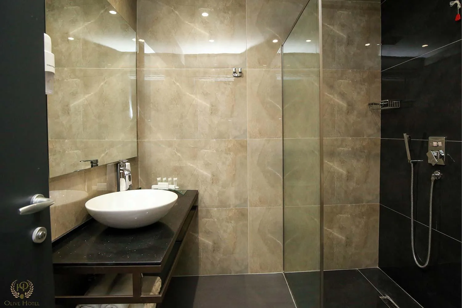 Shower in Hotel Olive