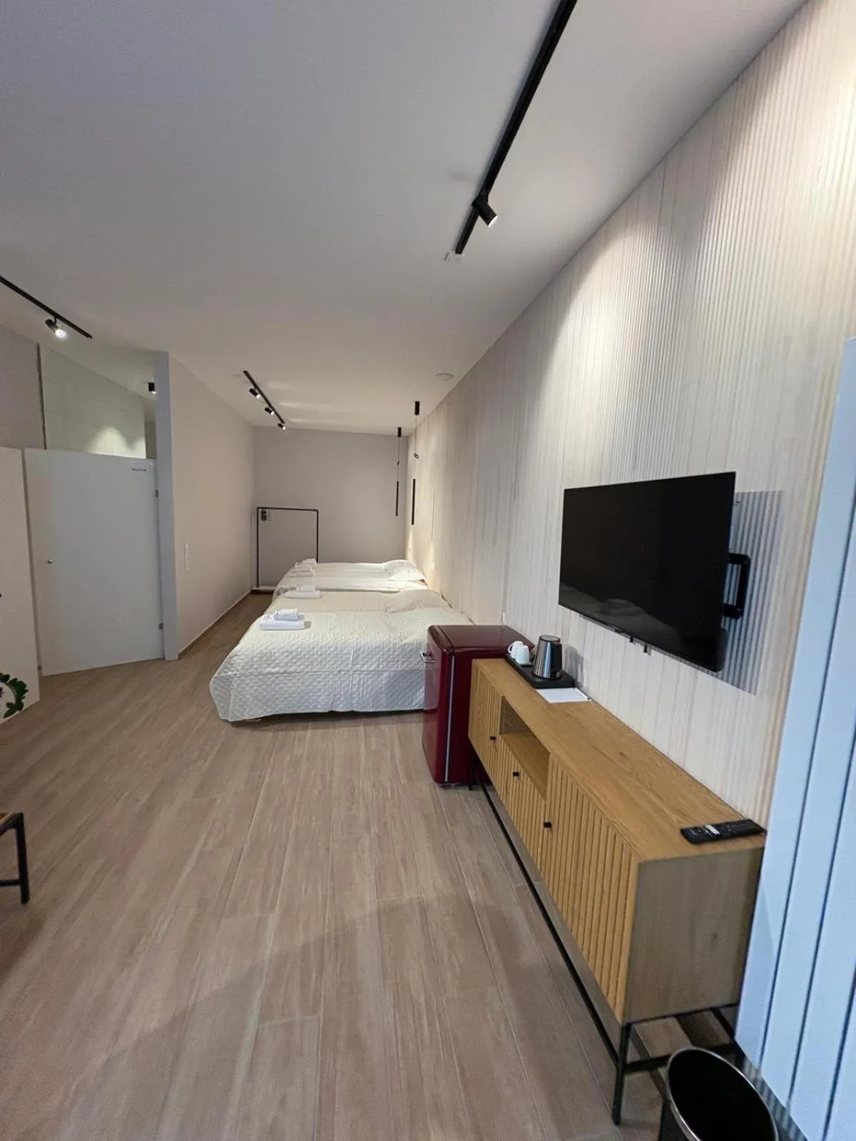 Communal lounge/ TV room, Bed in Hotel Allegra