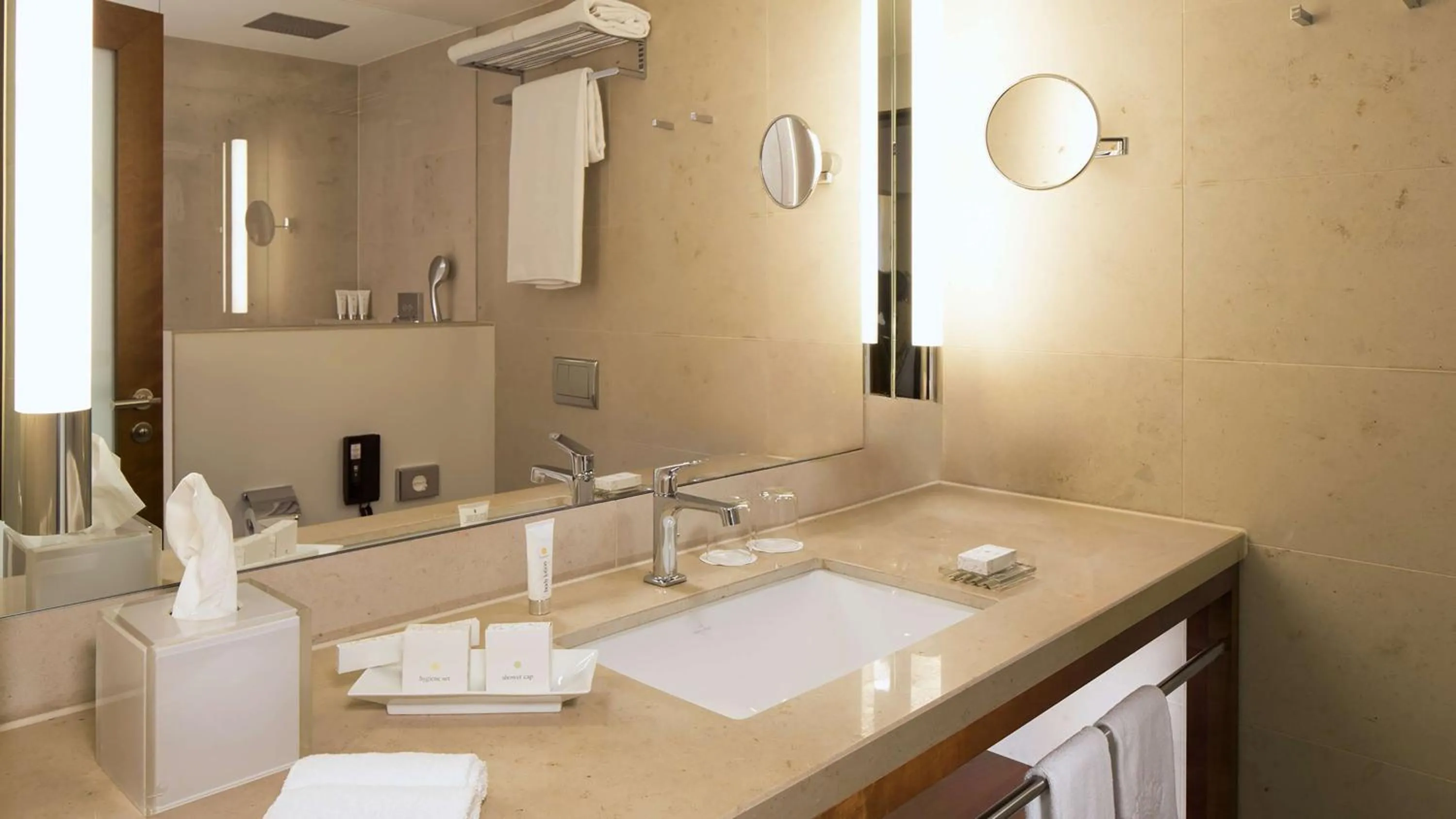 Bathroom in Hilton Frankfurt Gravenbruch