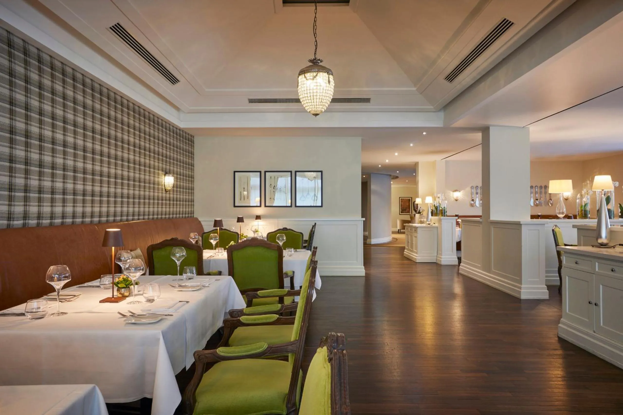 Restaurant/places to eat in Hilton Frankfurt Gravenbruch