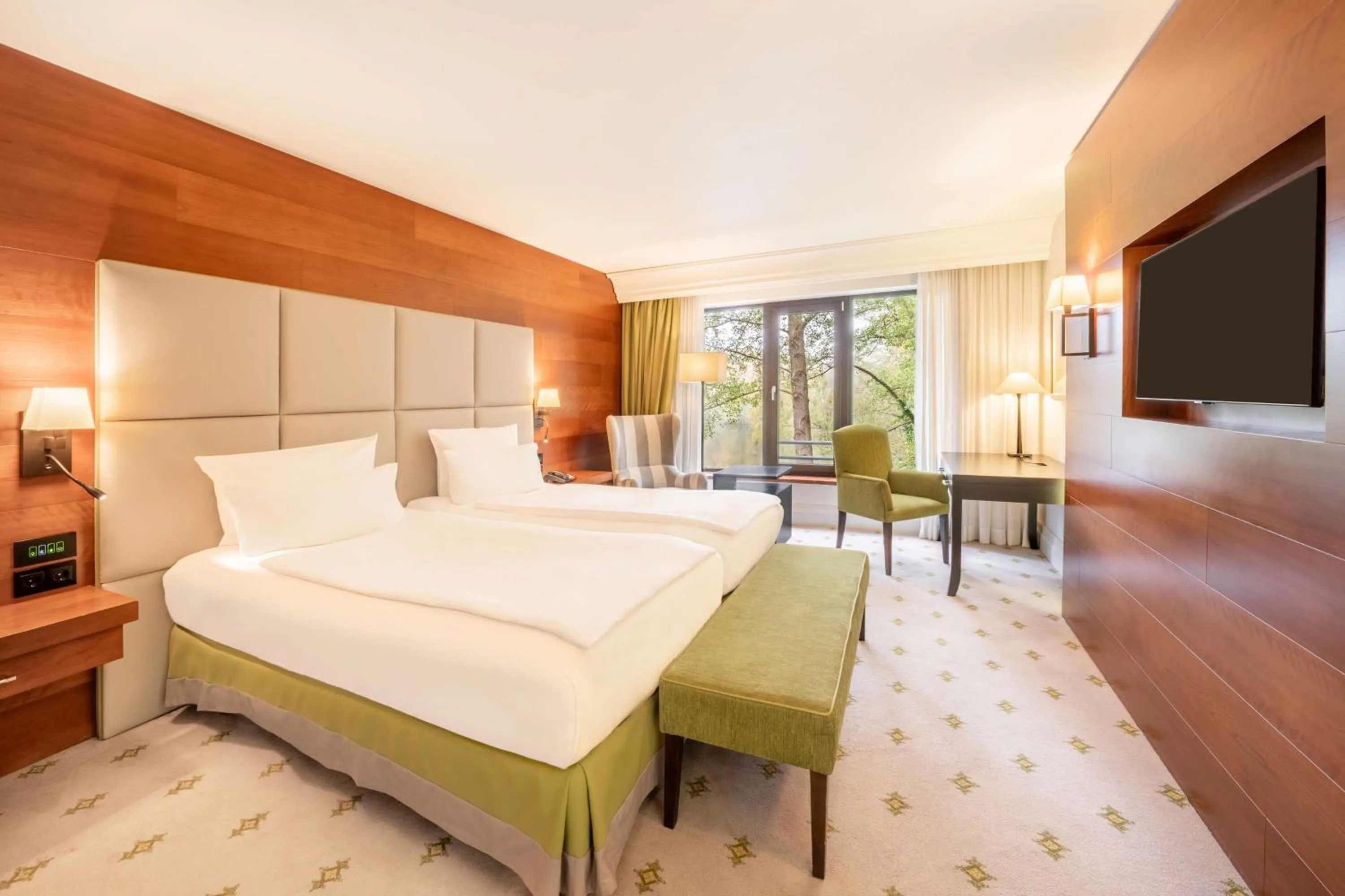 Photo of the whole room, Bed in Hilton Frankfurt Gravenbruch