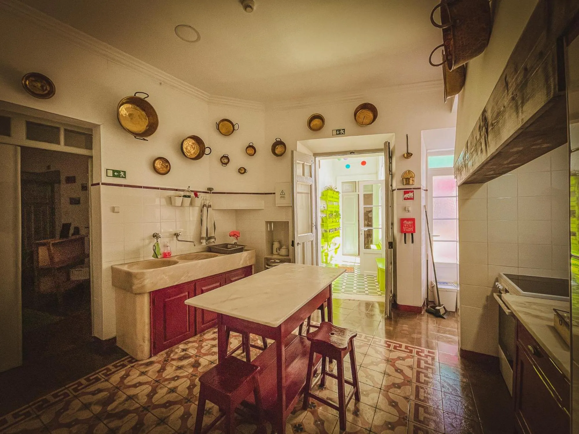 Kitchen or kitchenette in Very Typical - Alojamento Local