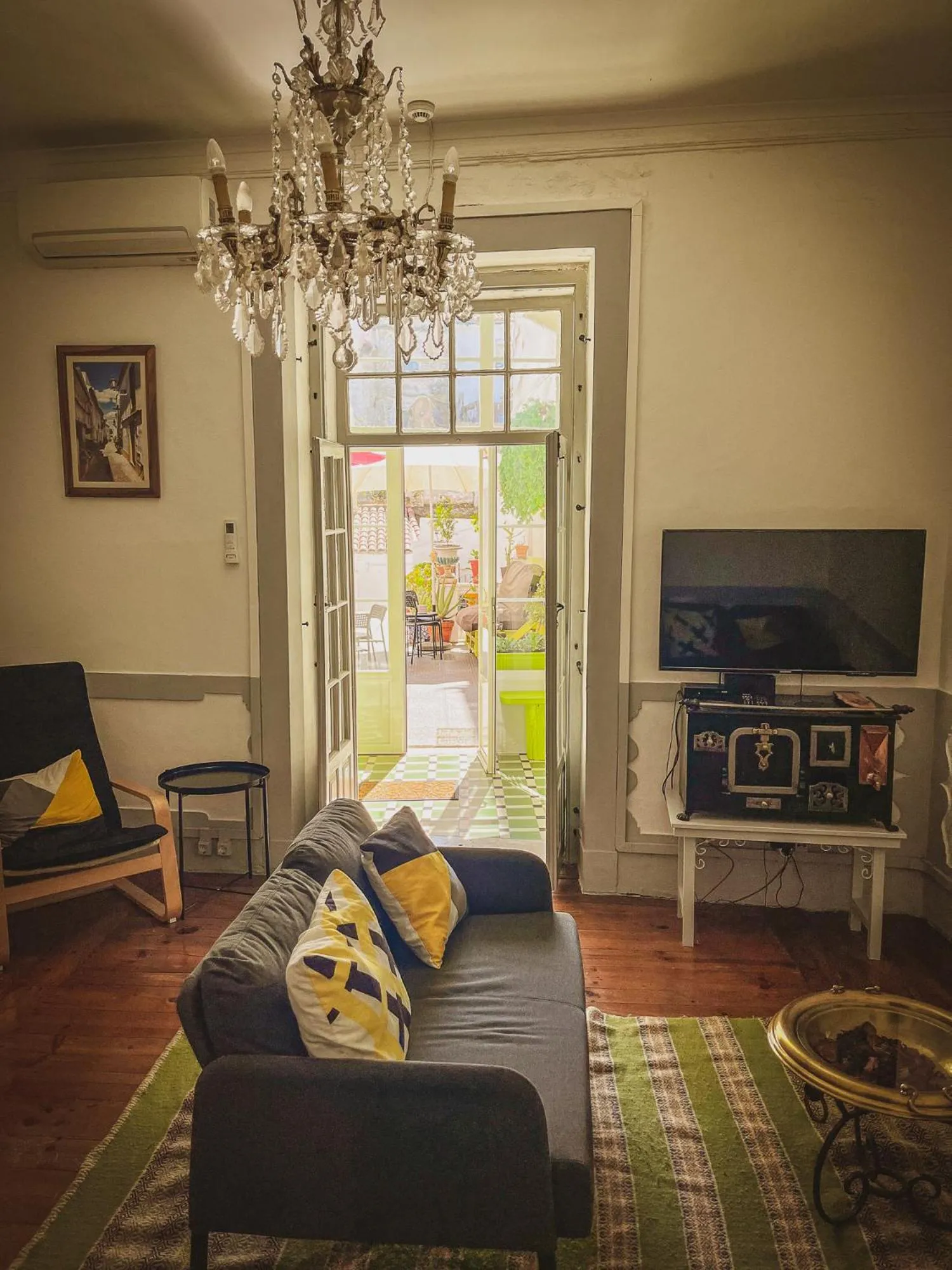 Communal lounge/ TV room in Very Typical - Alojamento Local