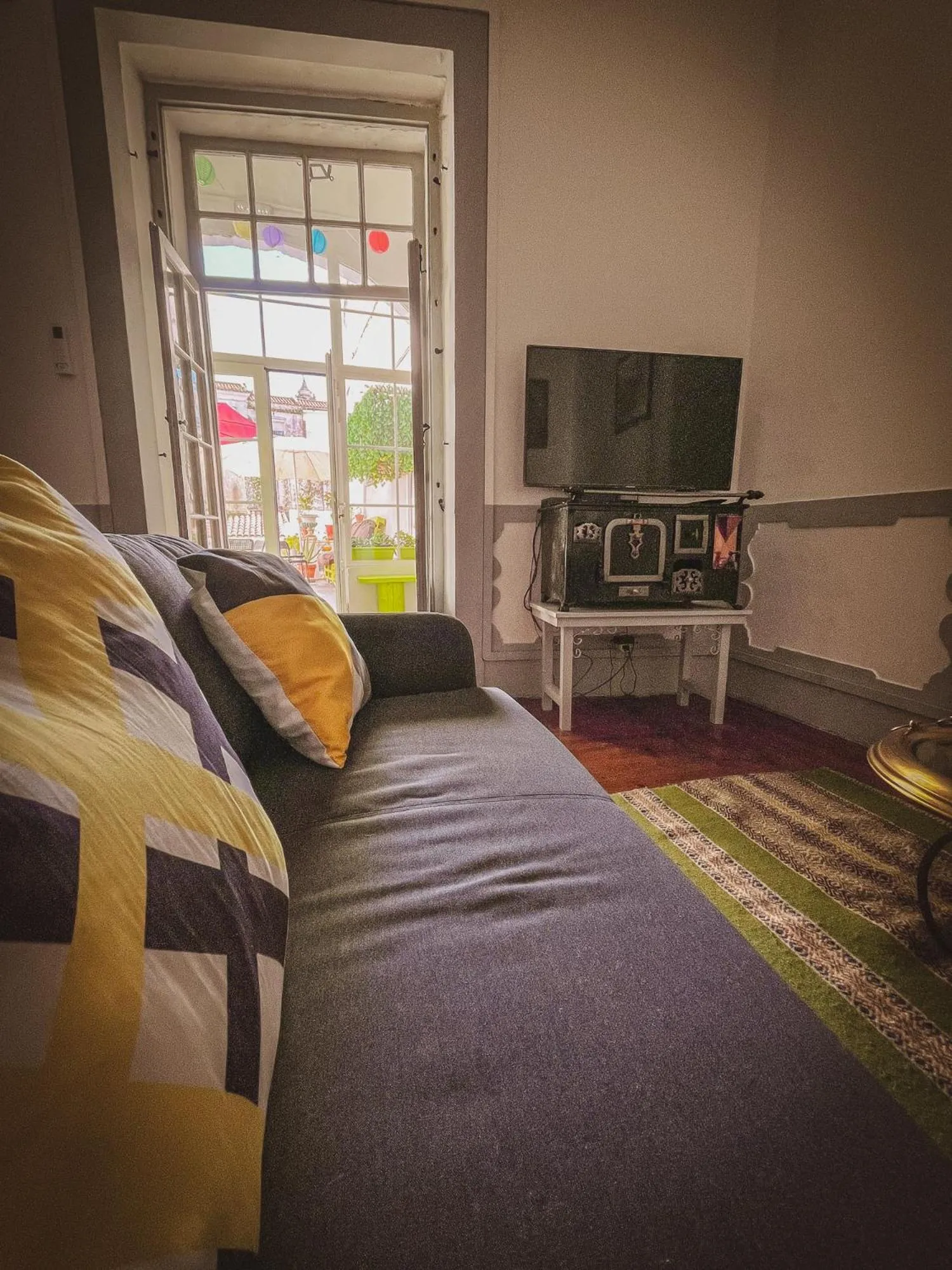 Communal lounge/ TV room, Bed in Very Typical - Alojamento Local