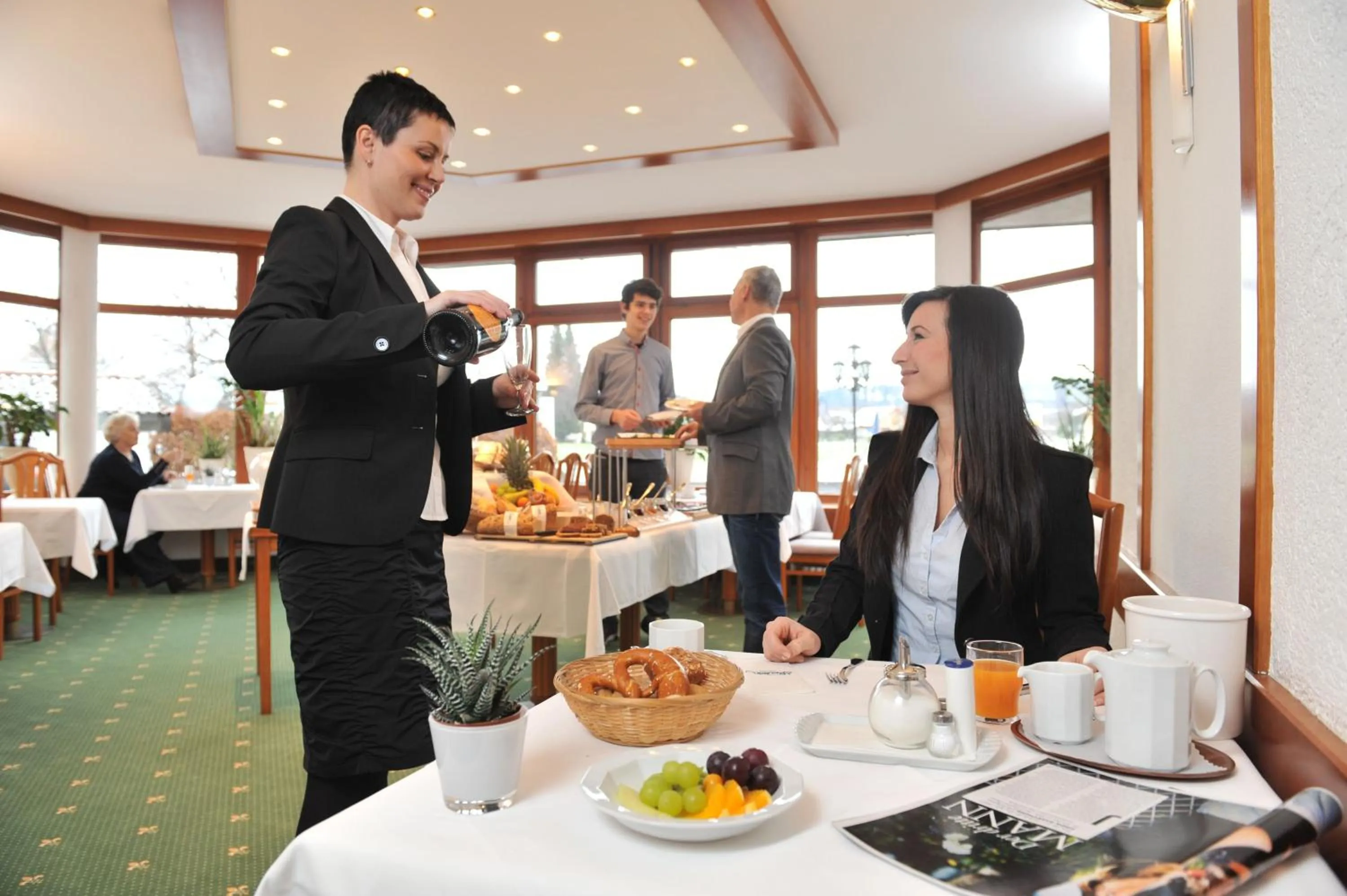 Restaurant/places to eat in Hotel Garni Reulein