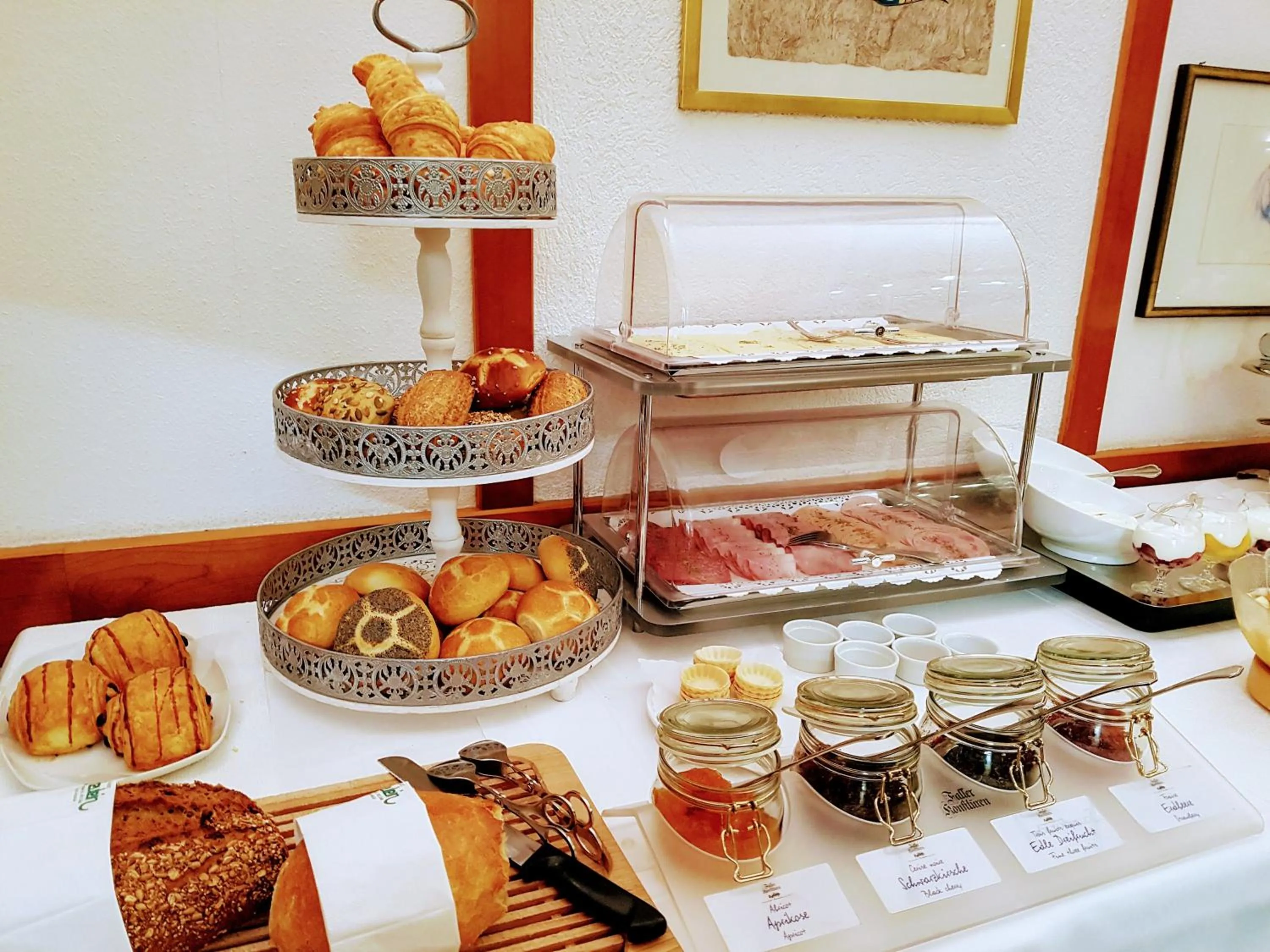 Breakfast in Hotel Garni Reulein