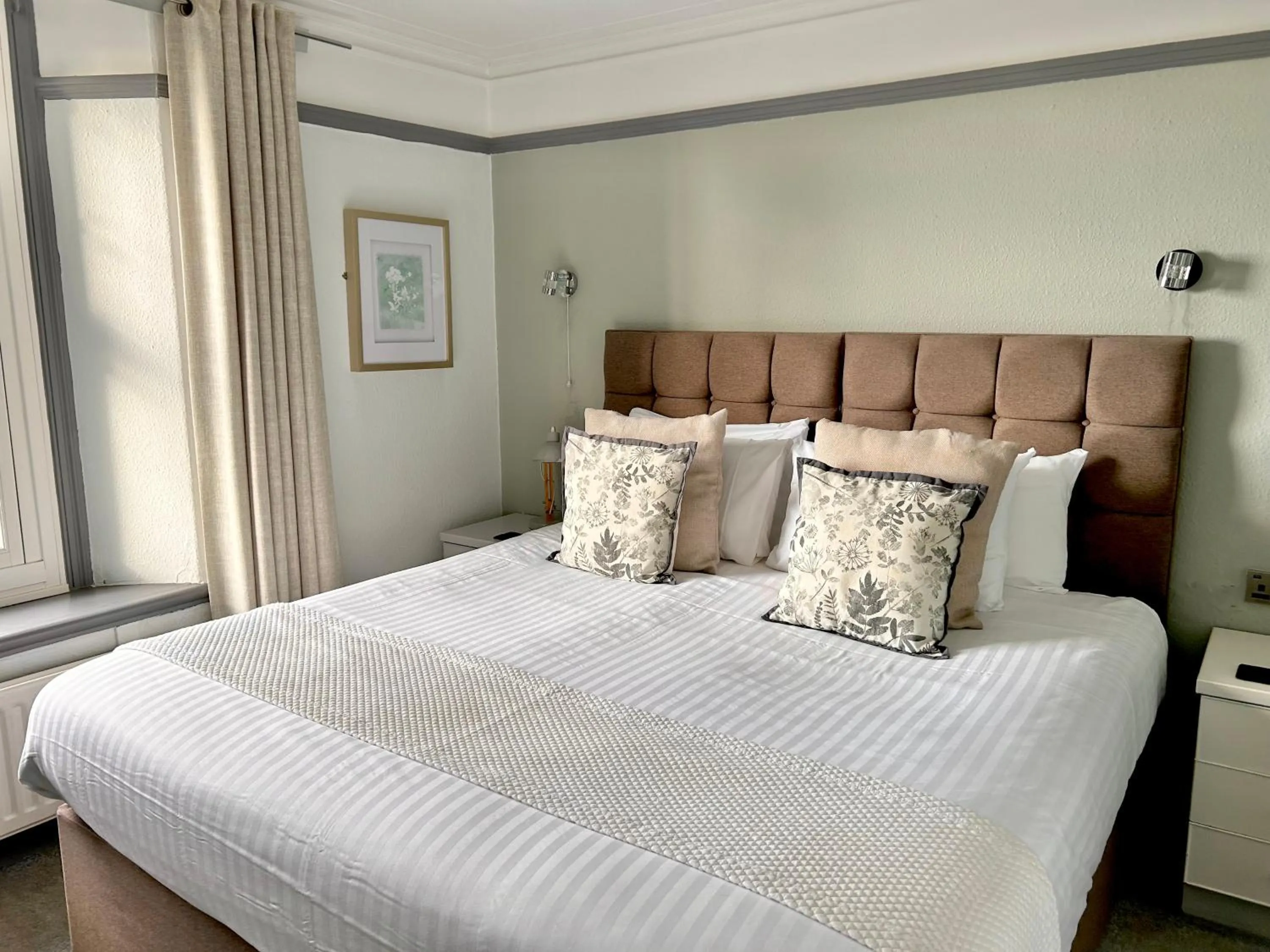 Bedroom, Bed in Uplands Inn Cartmel