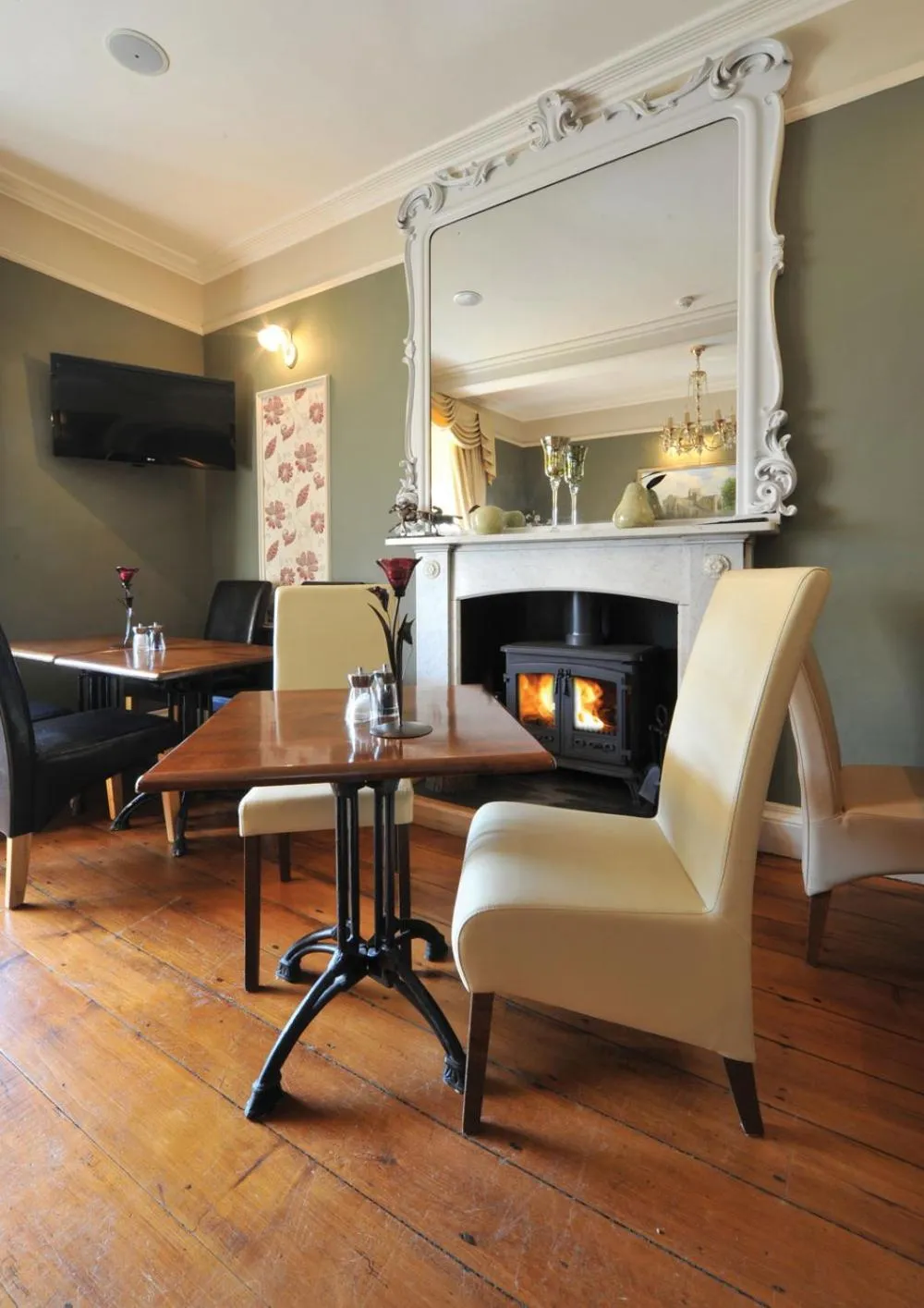 Restaurant/places to eat in Priory hotel