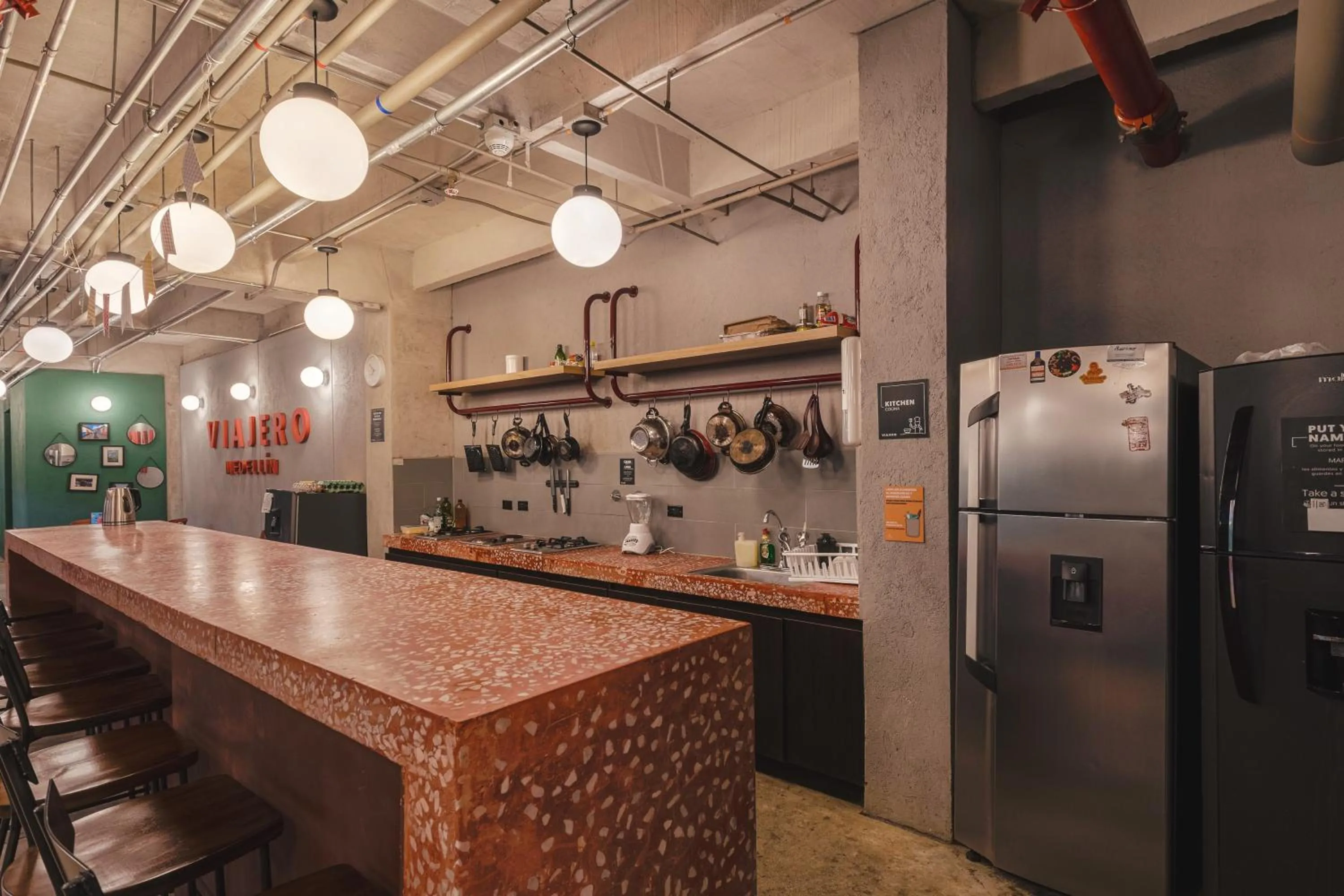 Kitchen or kitchenette in Viajero Medellín Hostel