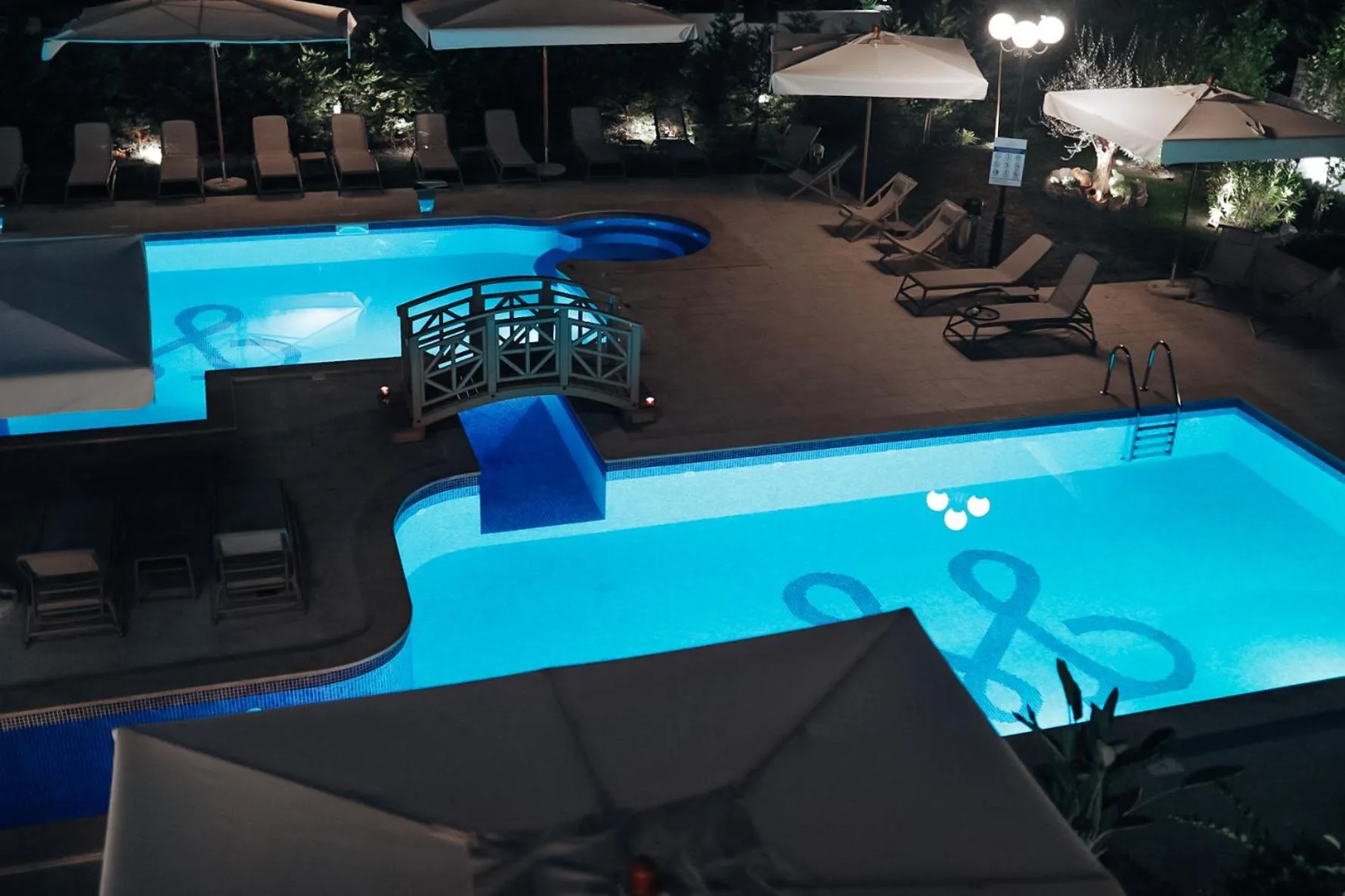 Swimming pool in Boutique Hotel Momentum by Aycon