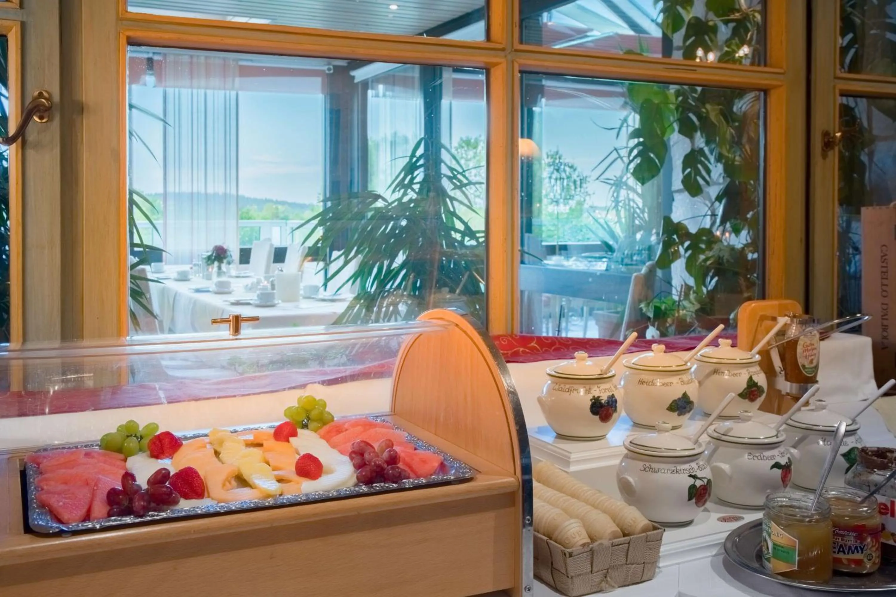 Restaurant/places to eat in Sure Hotel by Best Western Rhoen Garden