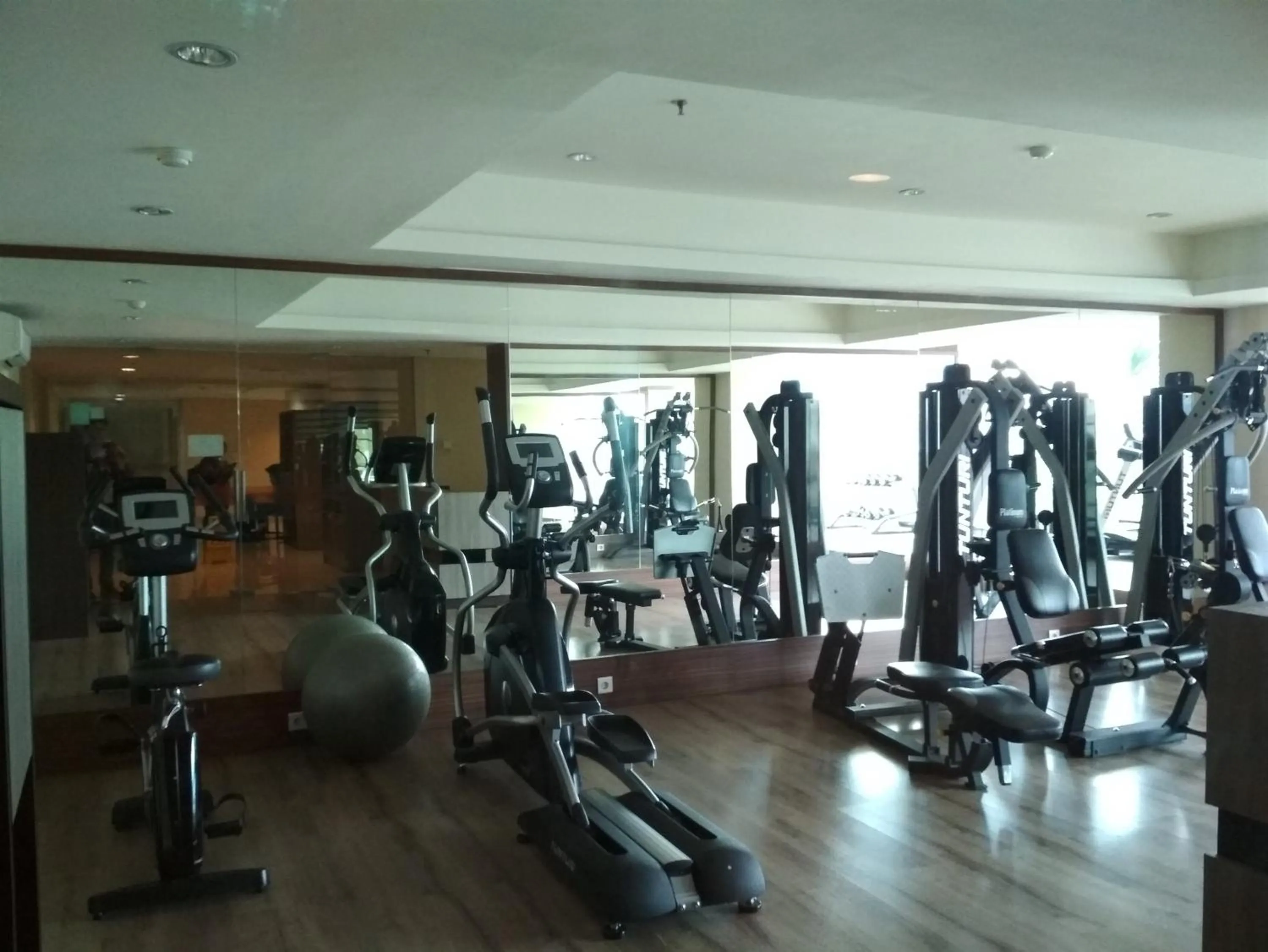 Fitness centre/facilities in Prime and Comfy Studio at Tamansari La Grande Apartment By Travelio