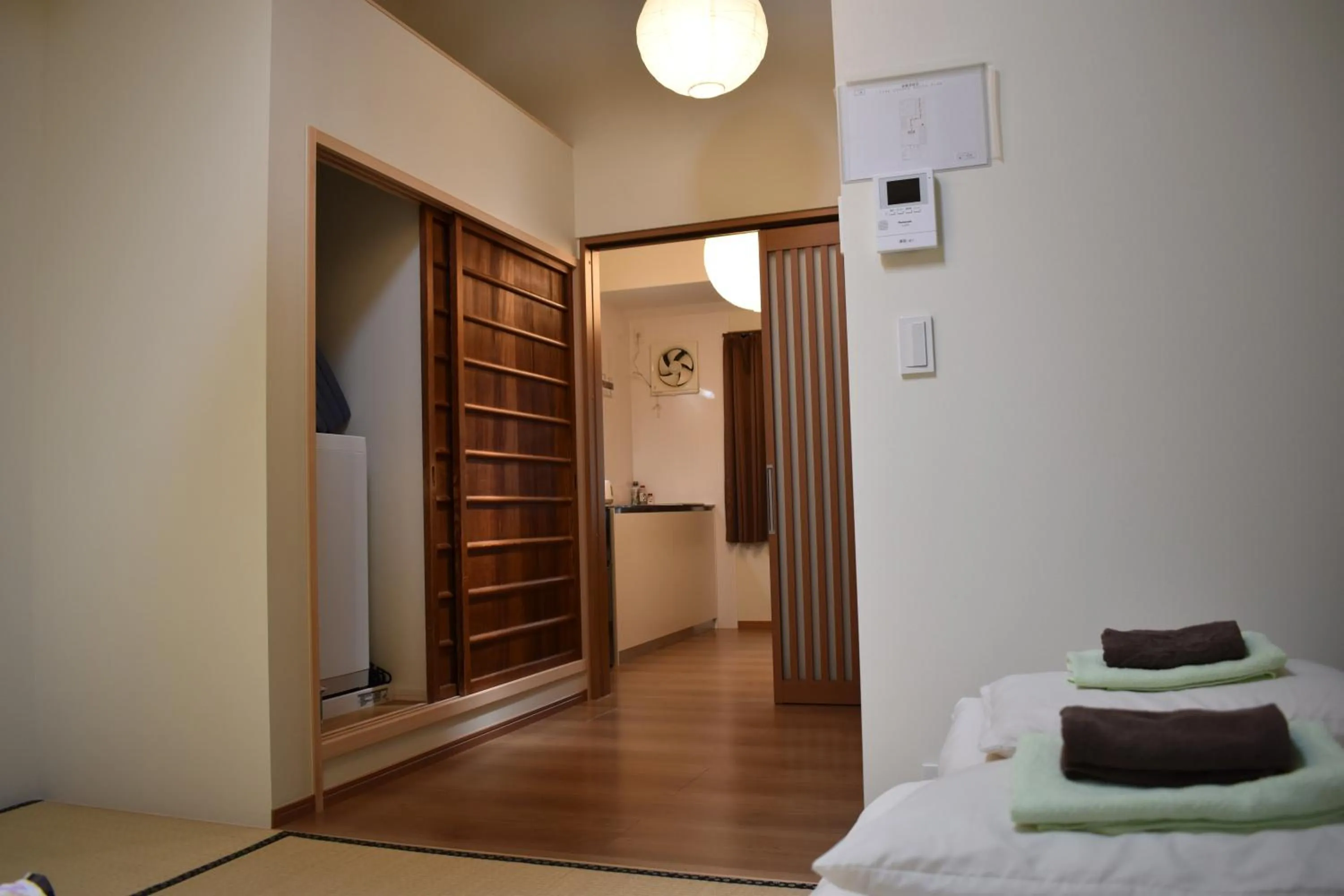 Photo of the whole room in ENRAKU