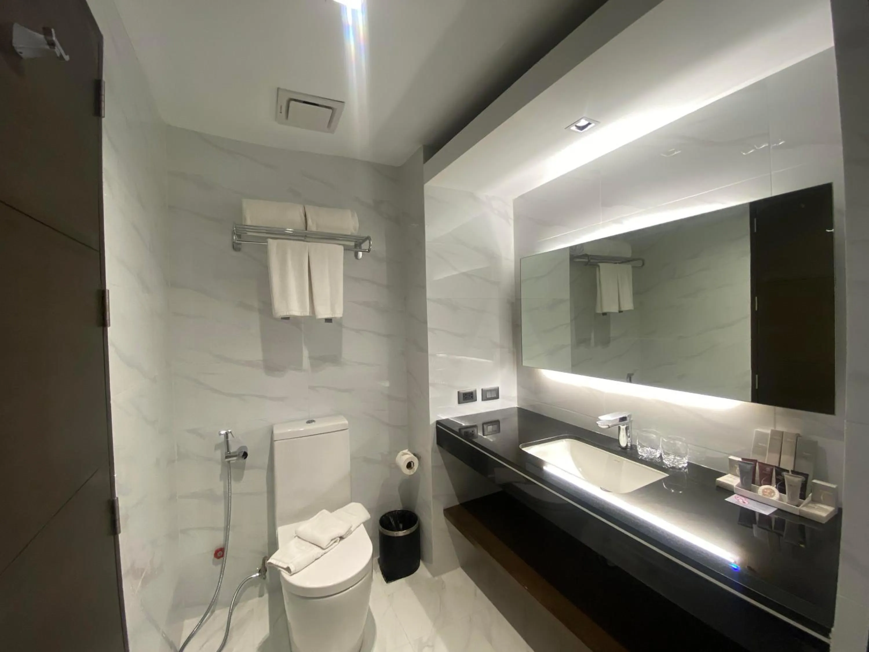 Bathroom in The Plaza Lodge Baguio