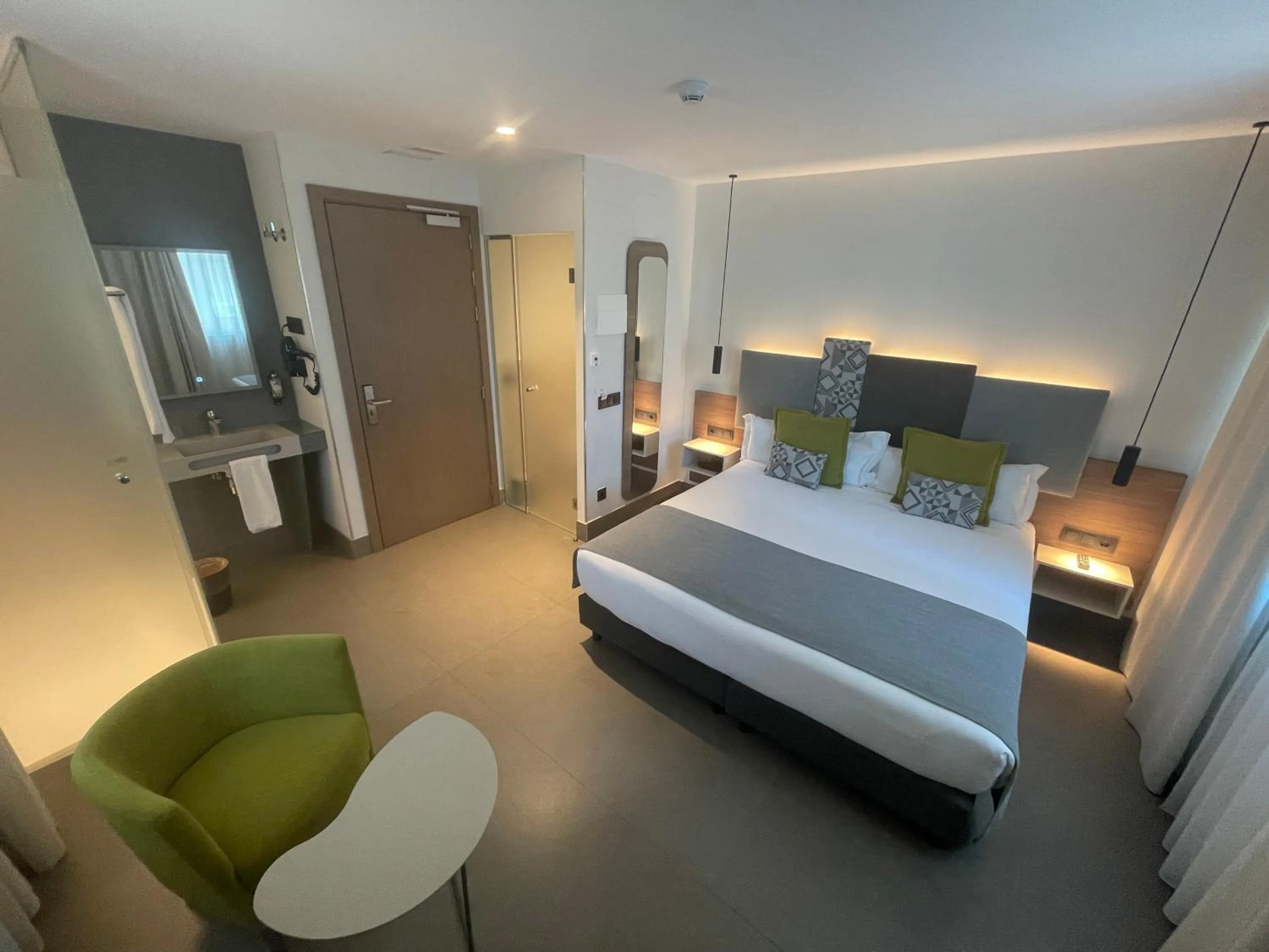 Bedroom, Bed in Urban A+++ Hotel