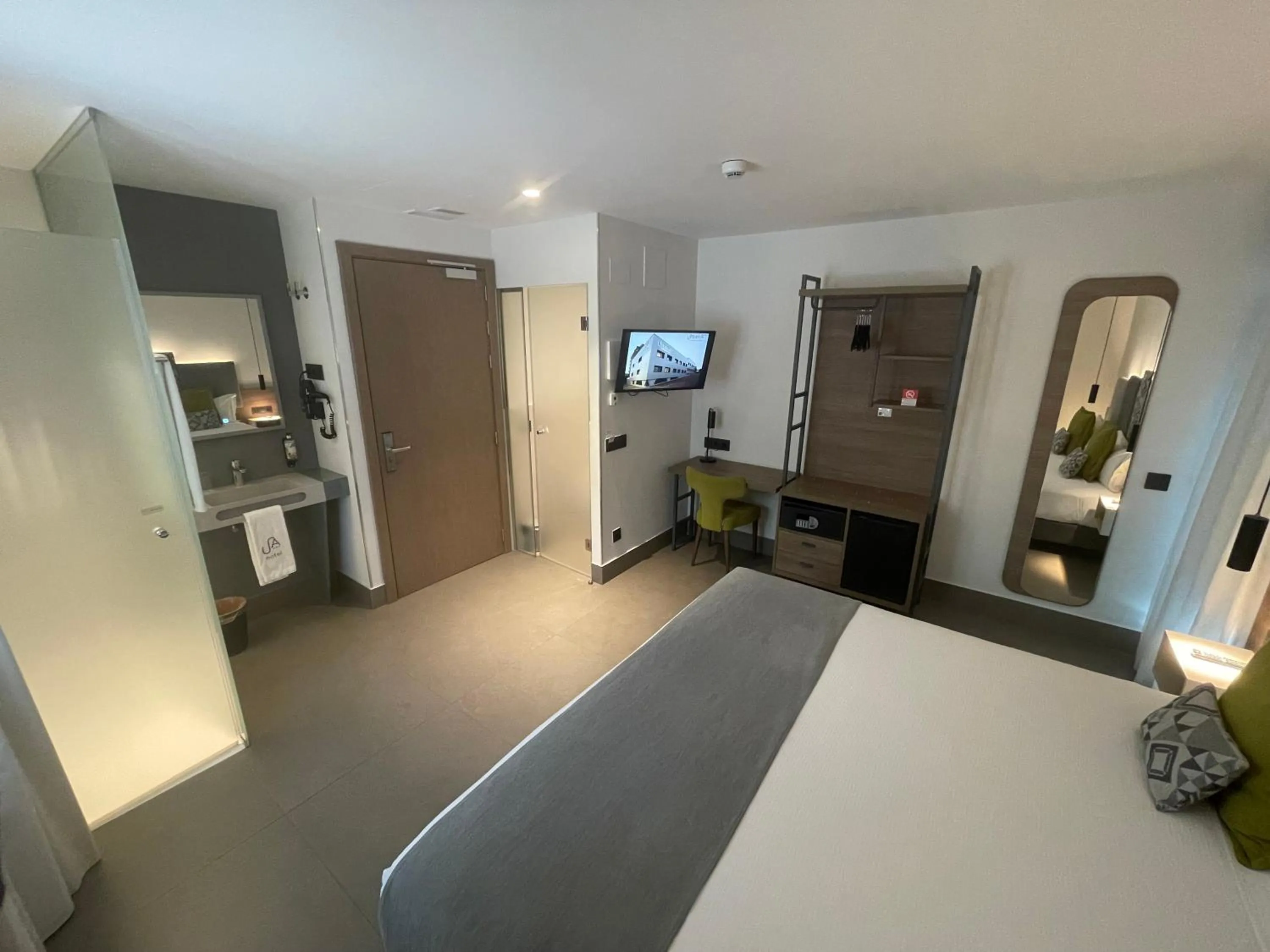 Photo of the whole room, Bed in Urban A+++ Hotel