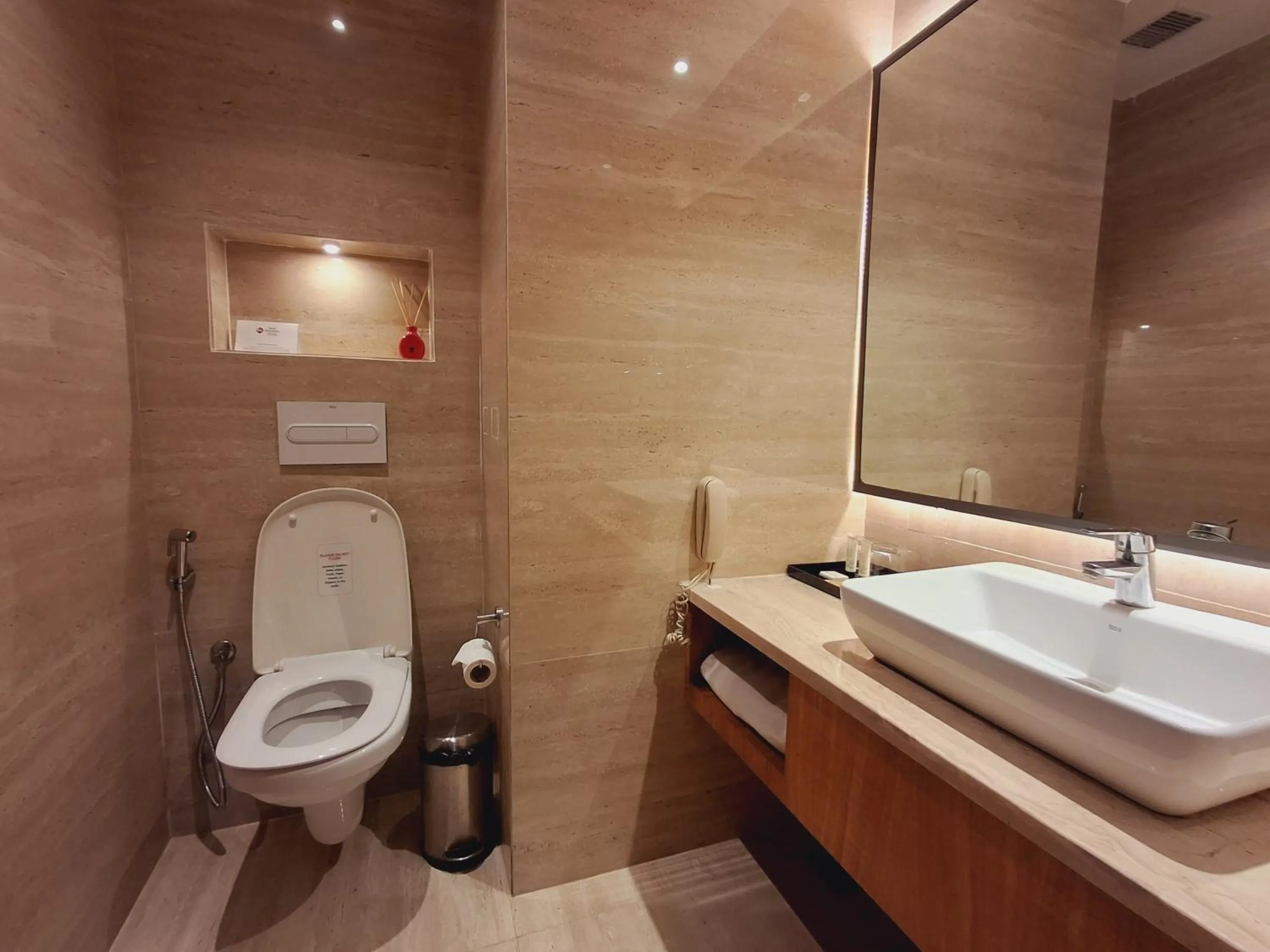 Toilet in Best Western Plus Tejvivaan