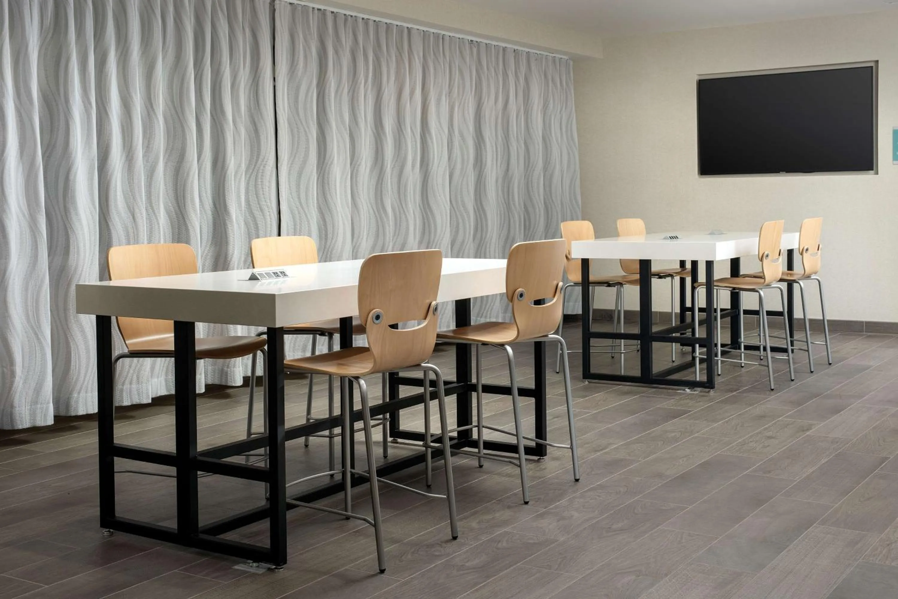 Seating area in Home2 Suites By Hilton Owings Mills, Md