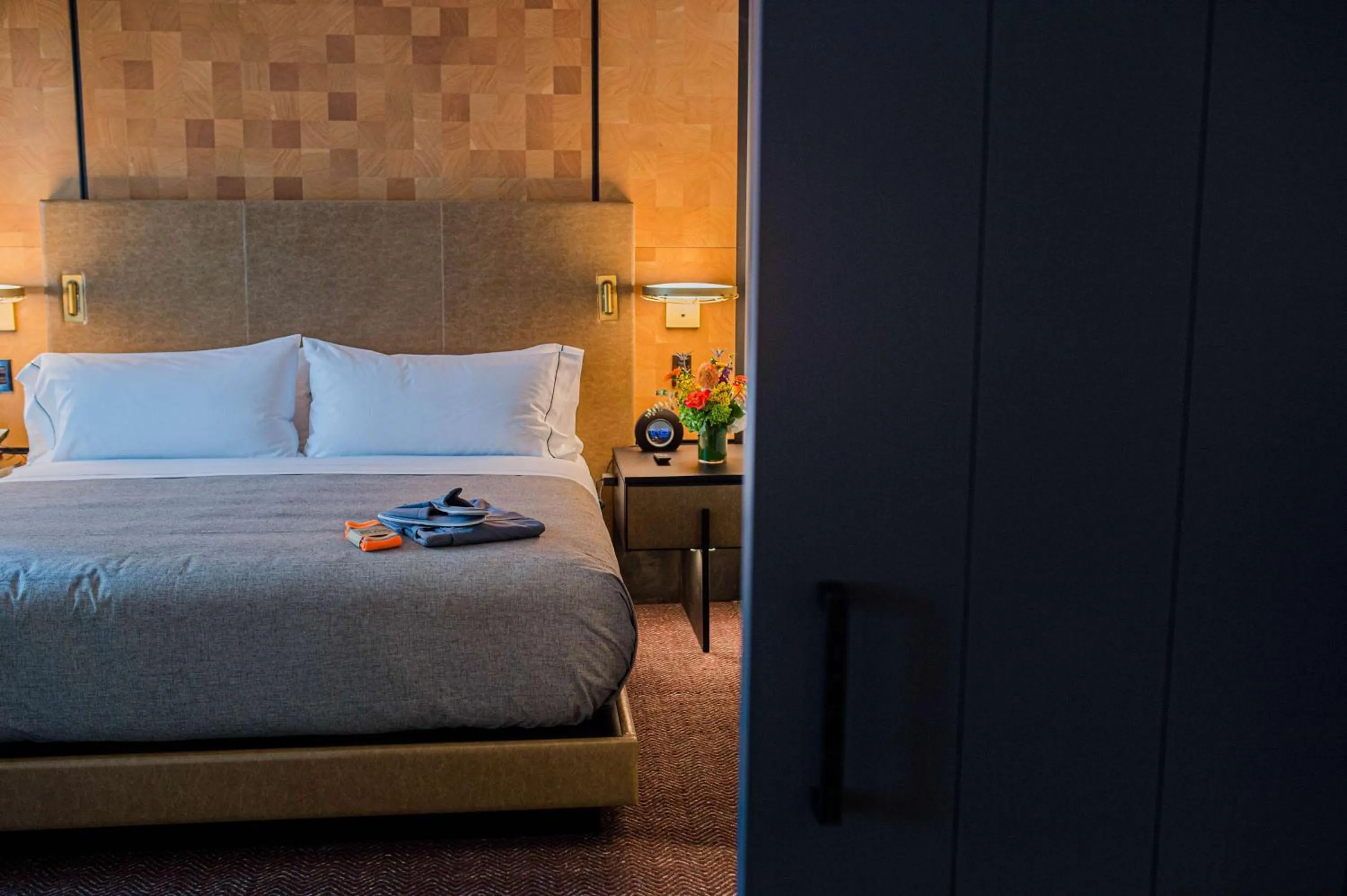 Bed in Canopy By Hilton Jersey City Arts District