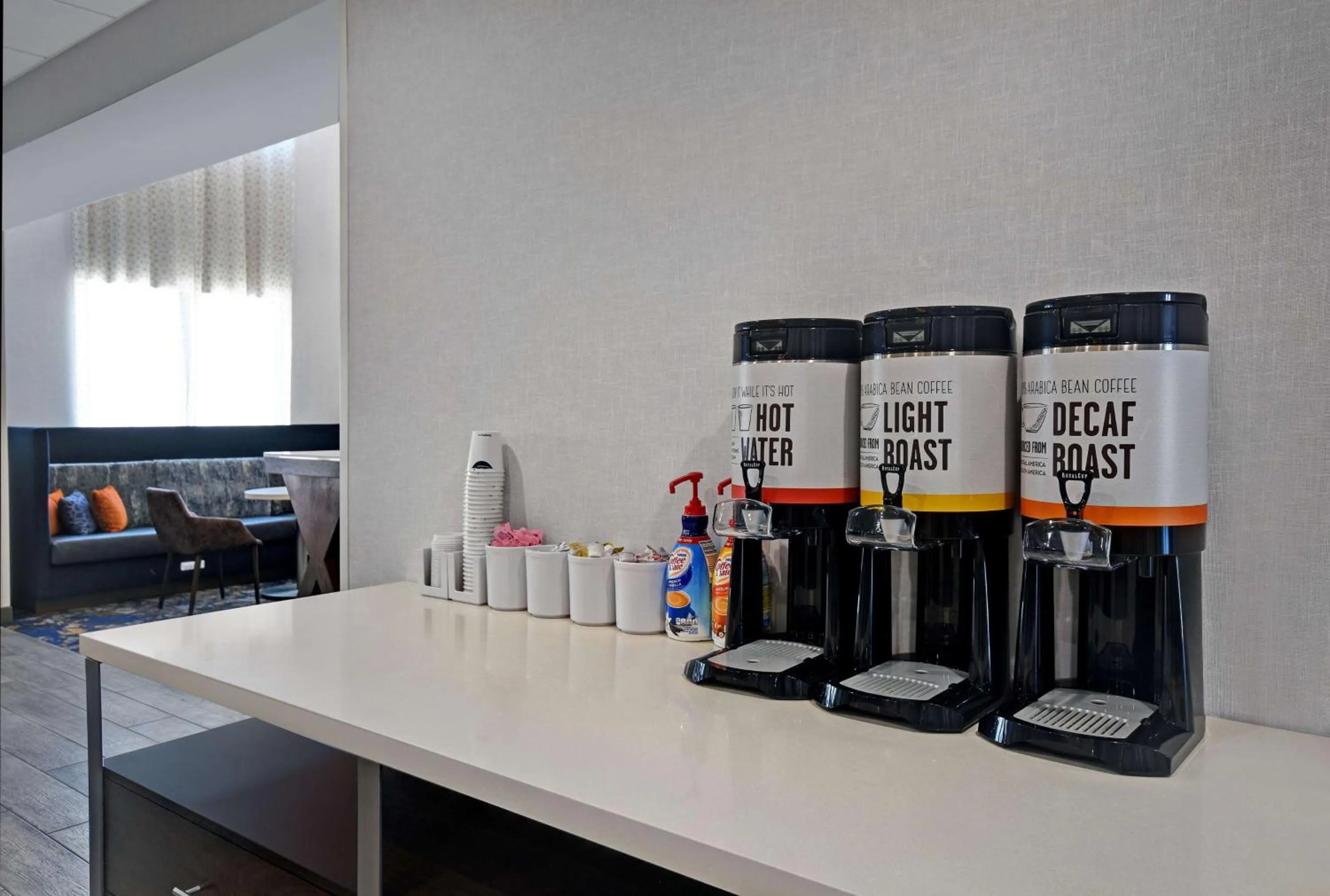 Dining area in Hampton Inn Midland South, Tx