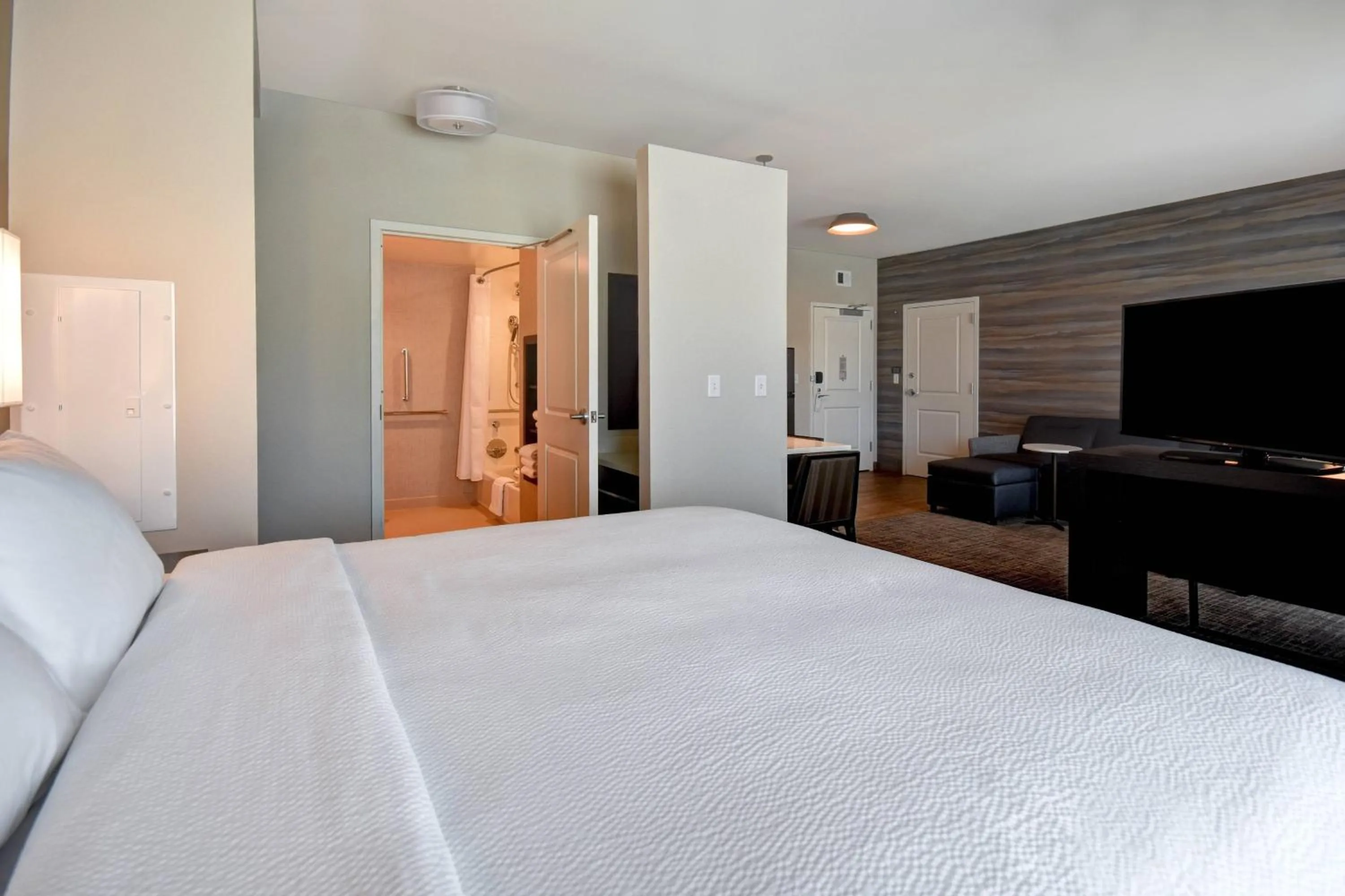 Photo of the whole room, Bed in Residence Inn Middletown Goshen