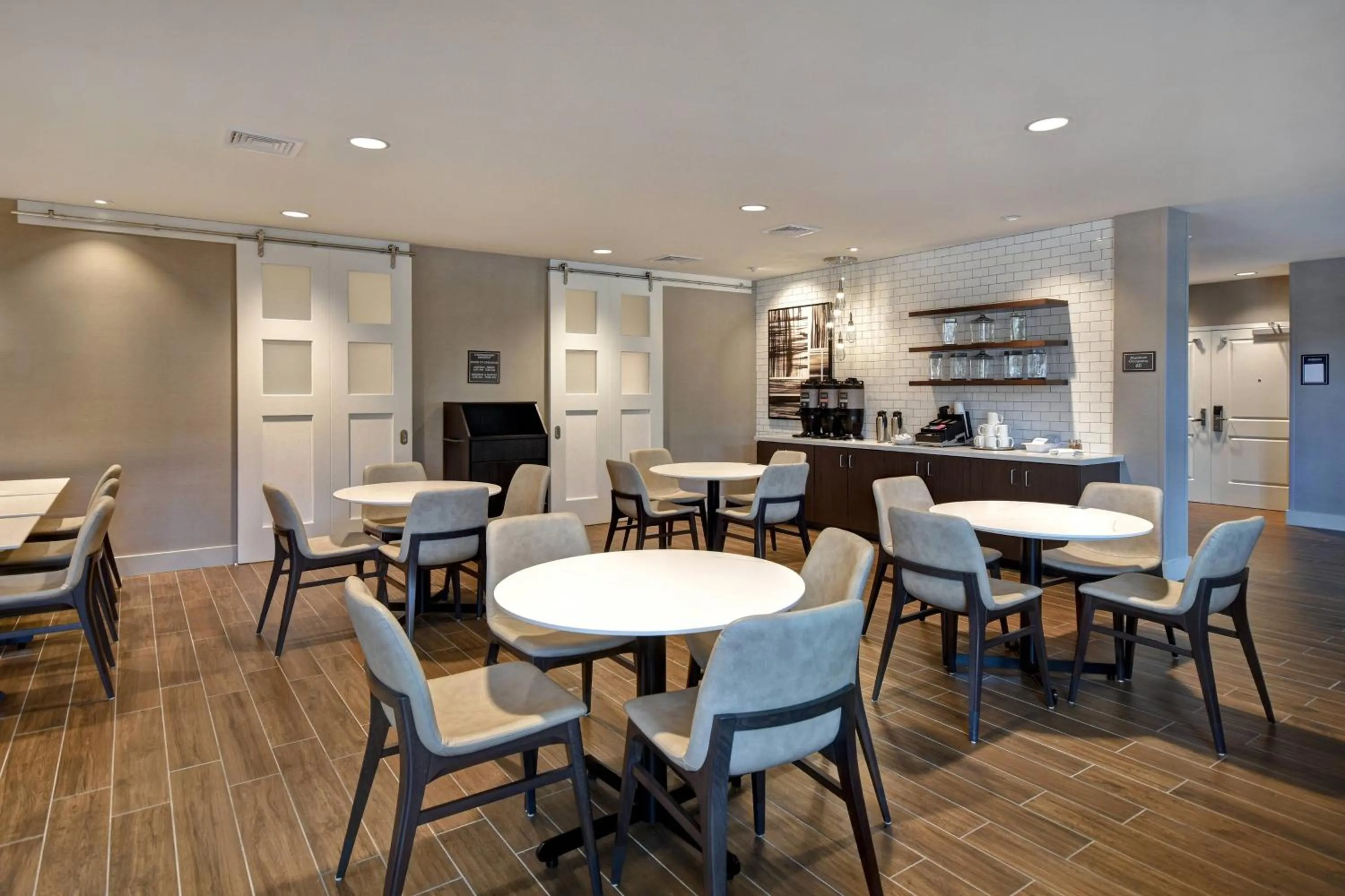 Restaurant/places to eat in Residence Inn Middletown Goshen